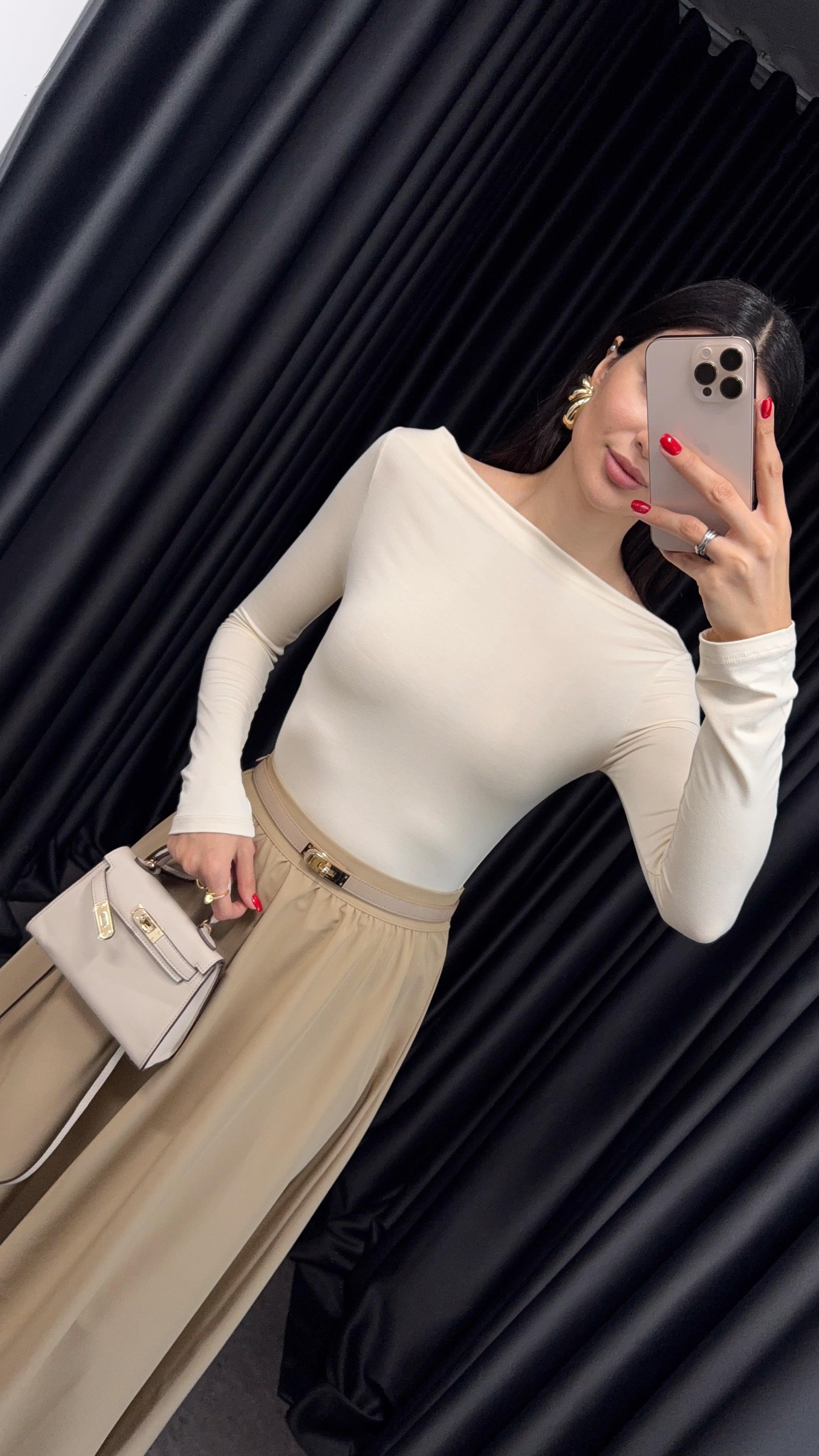 Kayık Yaka Basic Ekru Bluz