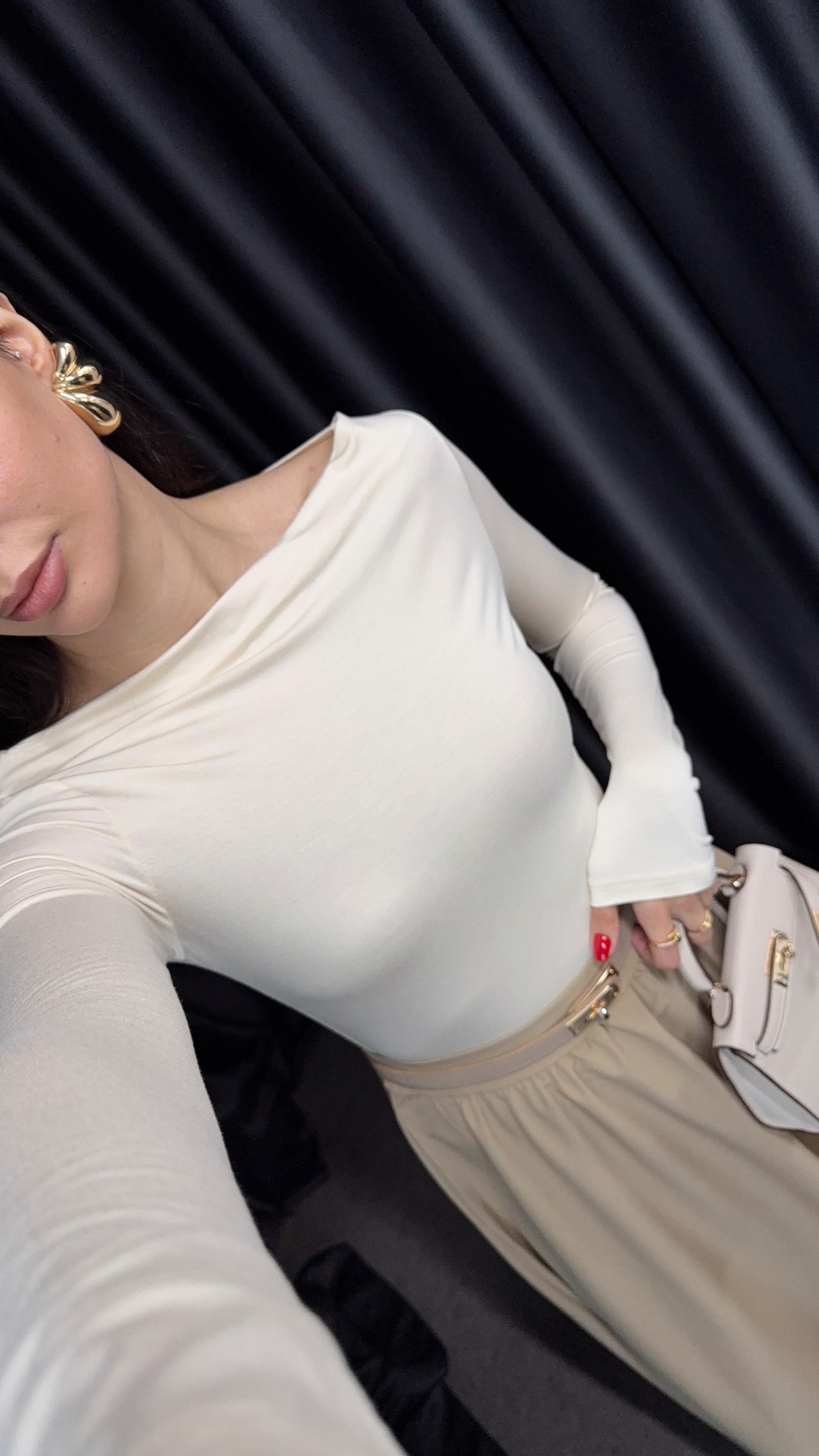 Kayık Yaka Basic Ekru Bluz