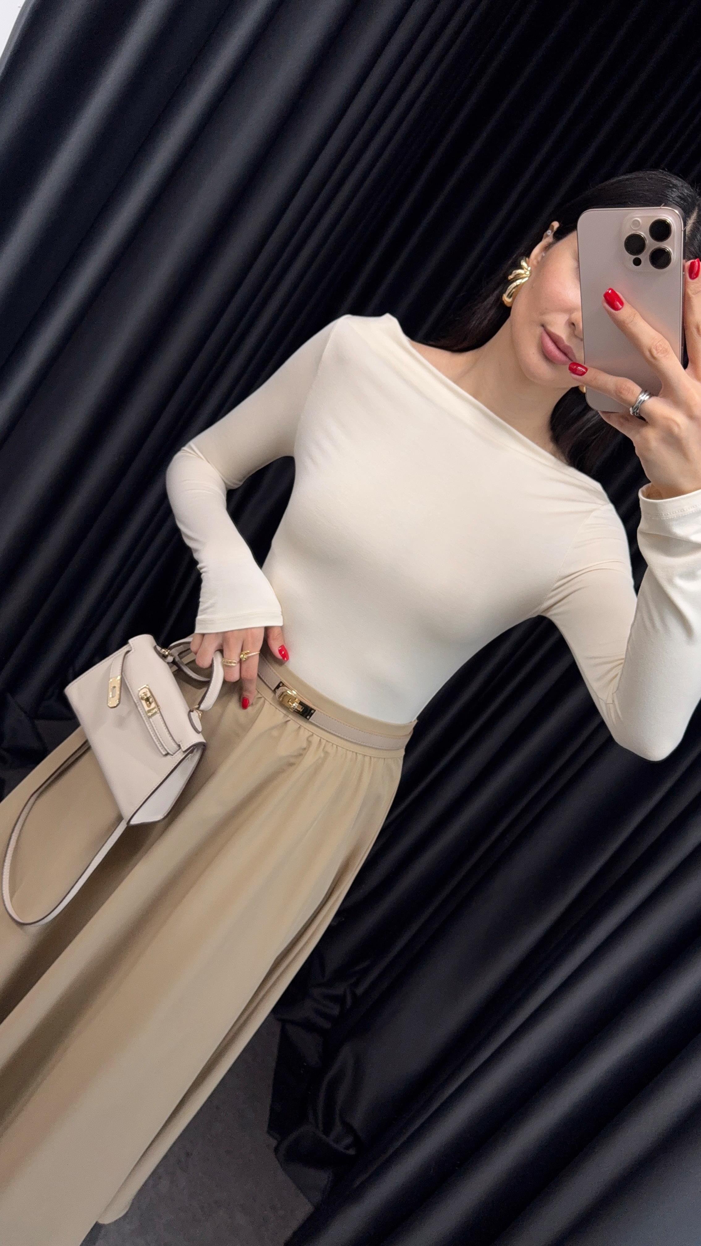 Kayık Yaka Basic Ekru Bluz