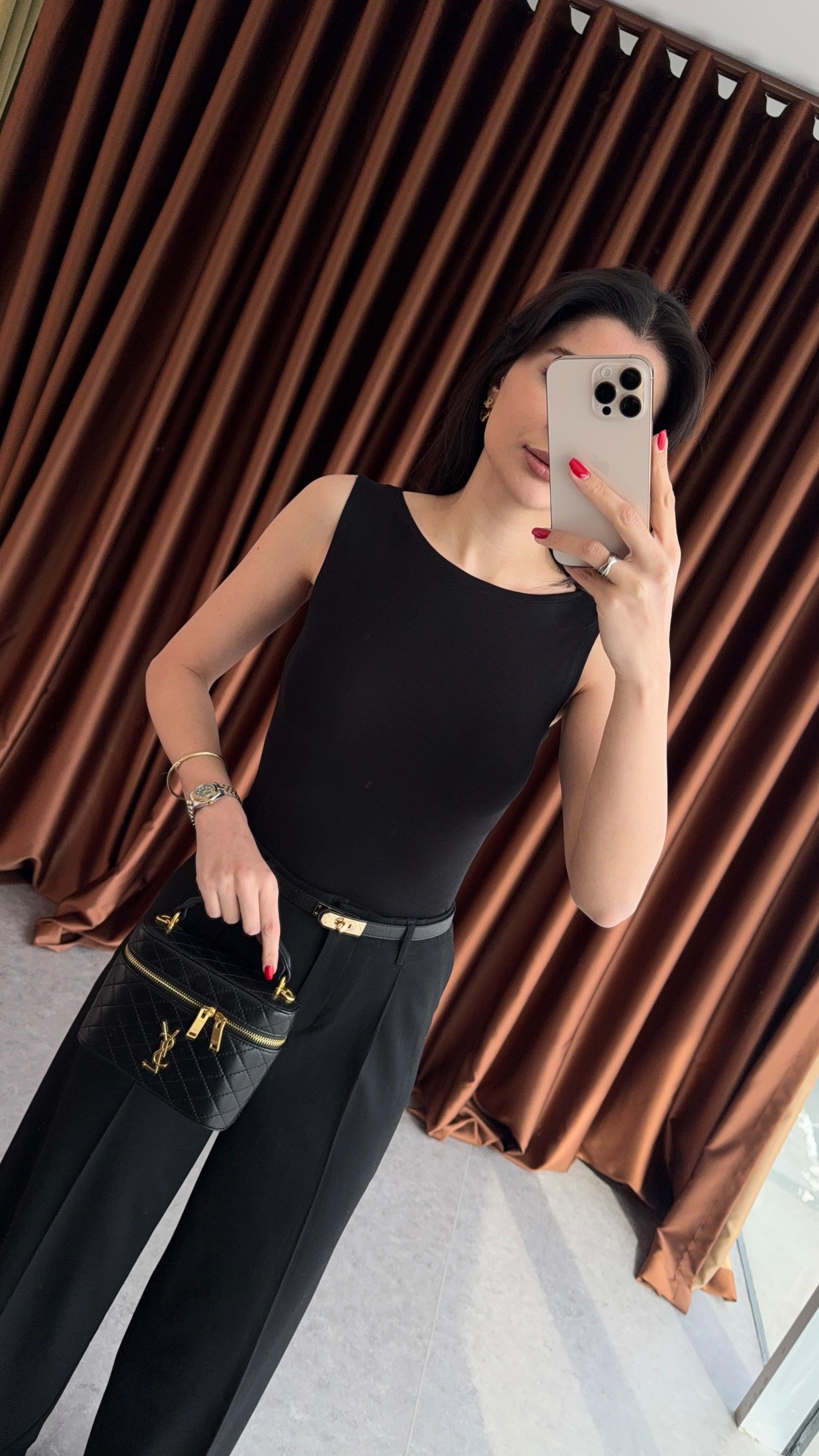 Kayık Yaka Siyah Dilvin Basic Bluz