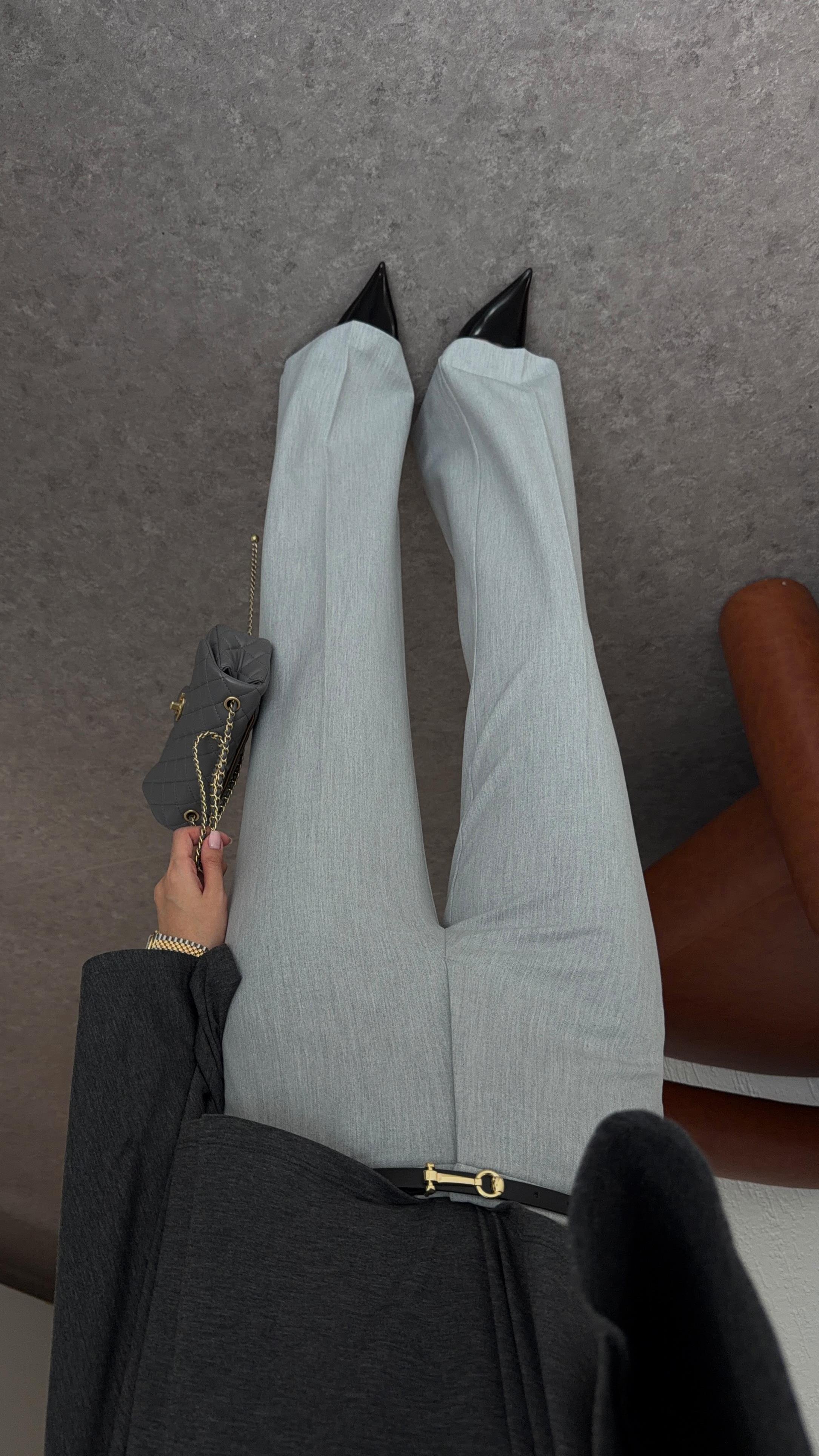 Kemerli Gri Kumaş Pantolon