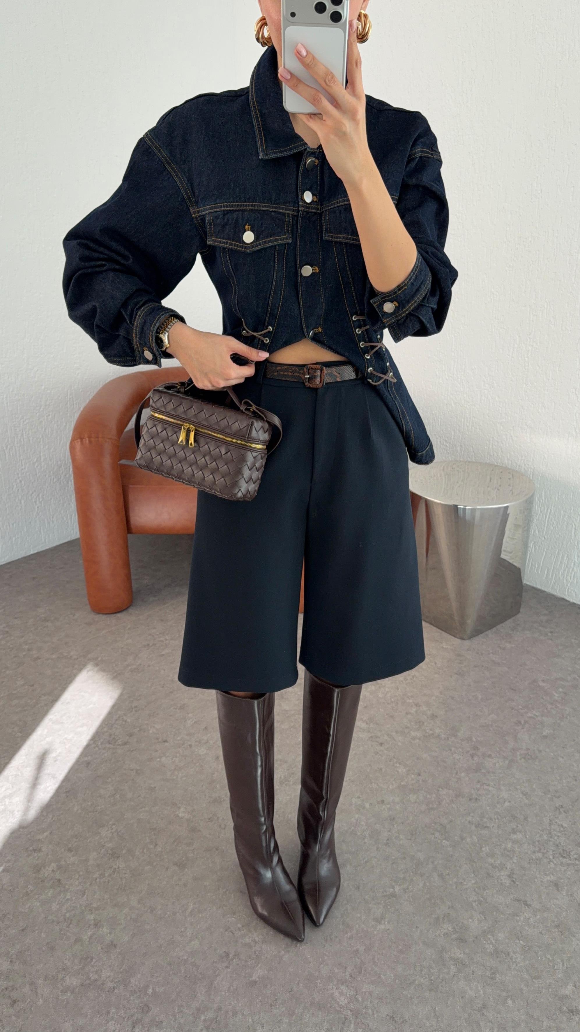 Kemerli Lacivert Bermuda Şort