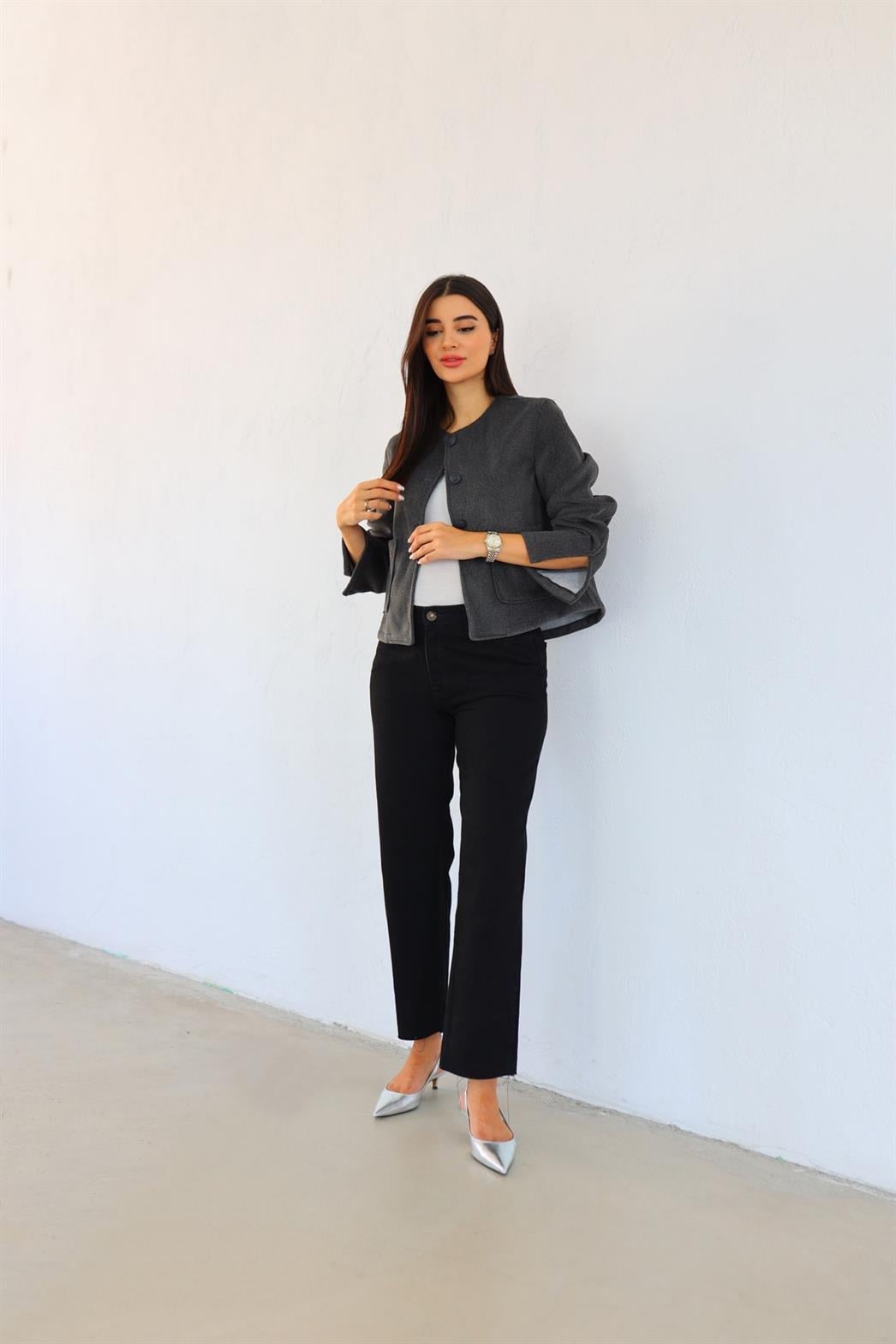 Kesik Paça Siyah Momfit Jean