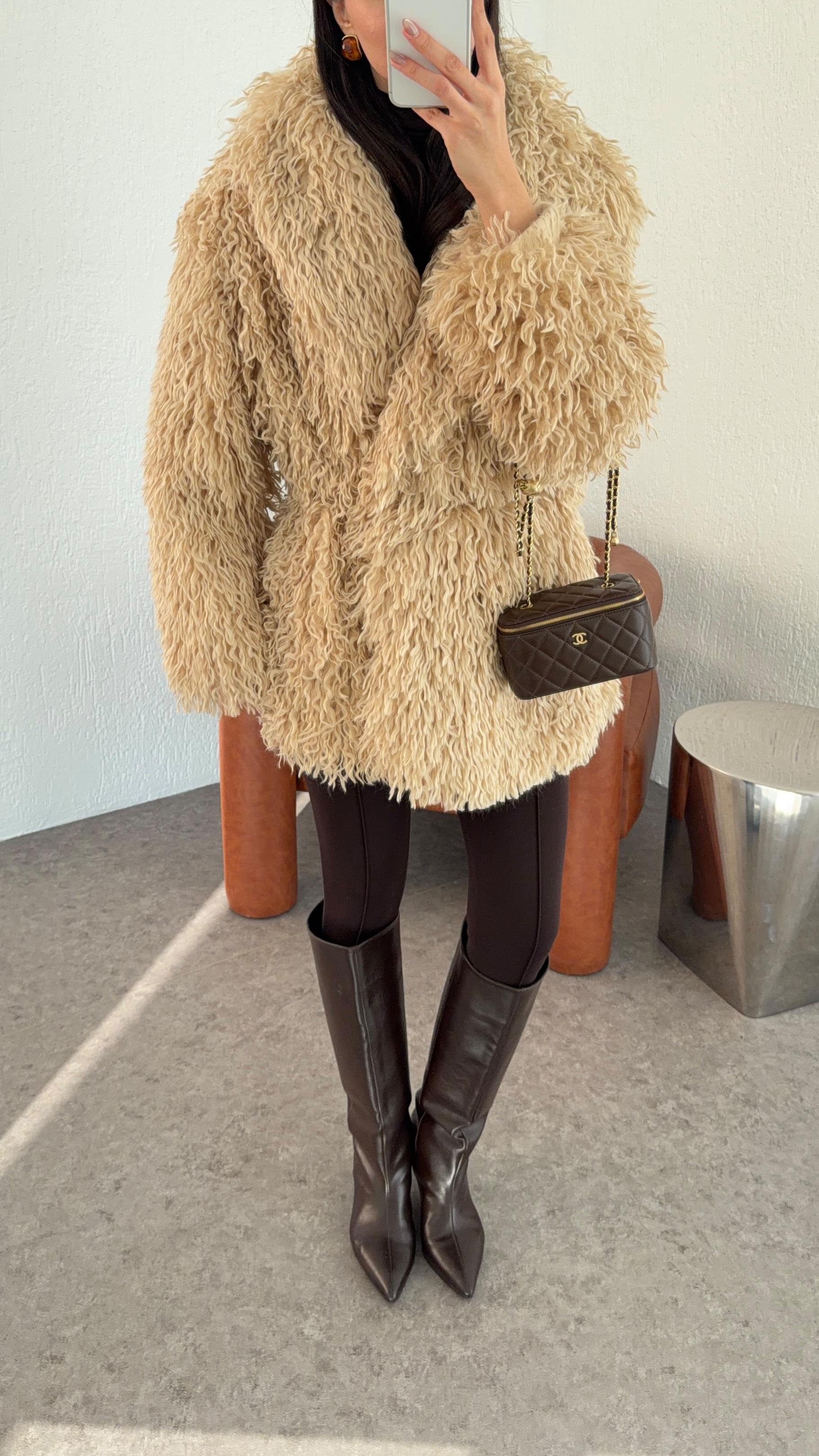 Kıvırcık Tüylü Krem Kürk