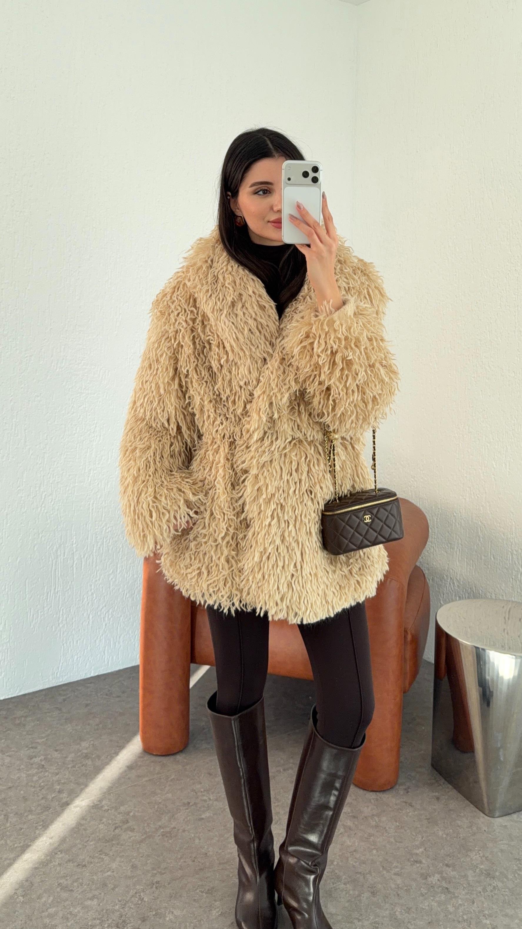 Kıvırcık Tüylü Krem Kürk