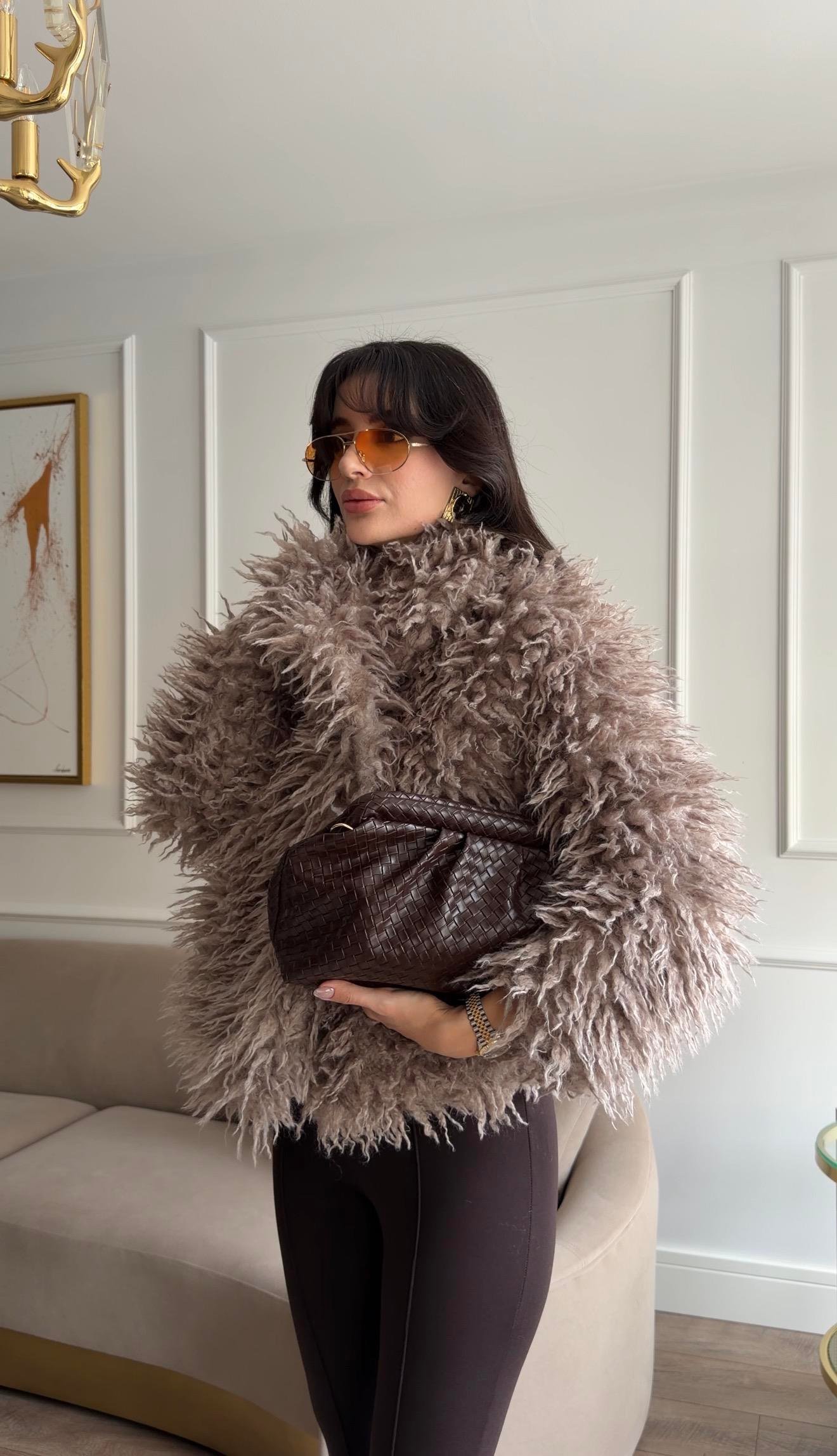 Kıvırcık Tüylü Taş Kürk