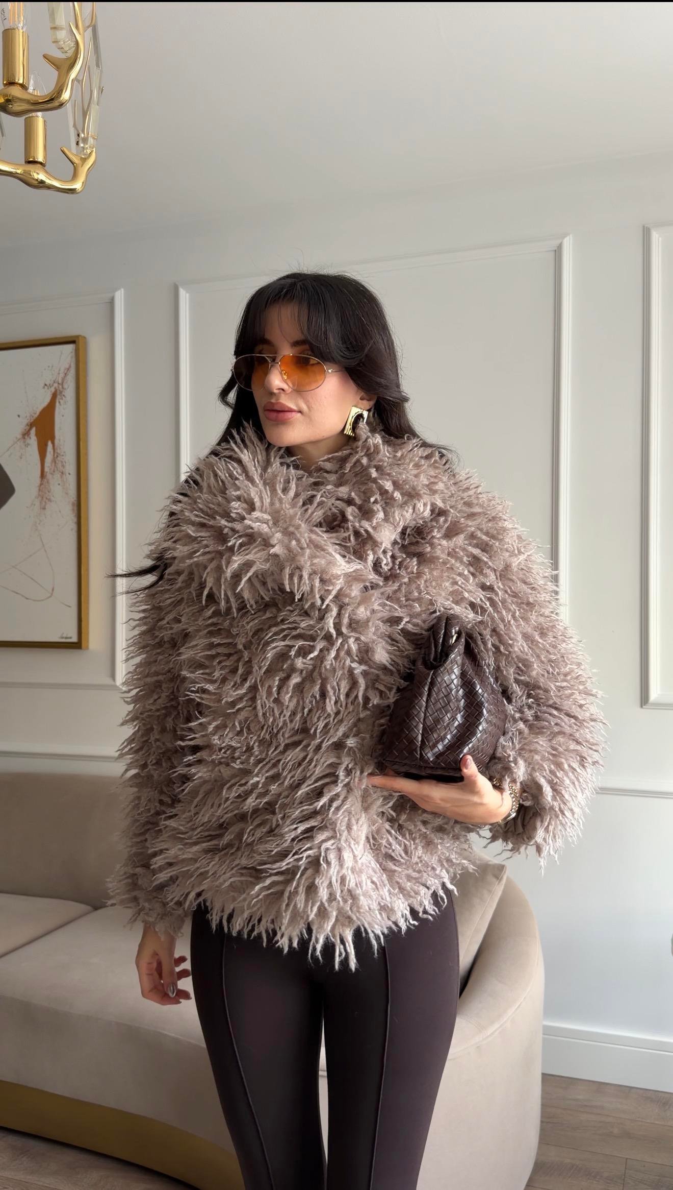 Kıvırcık Tüylü Taş Kürk