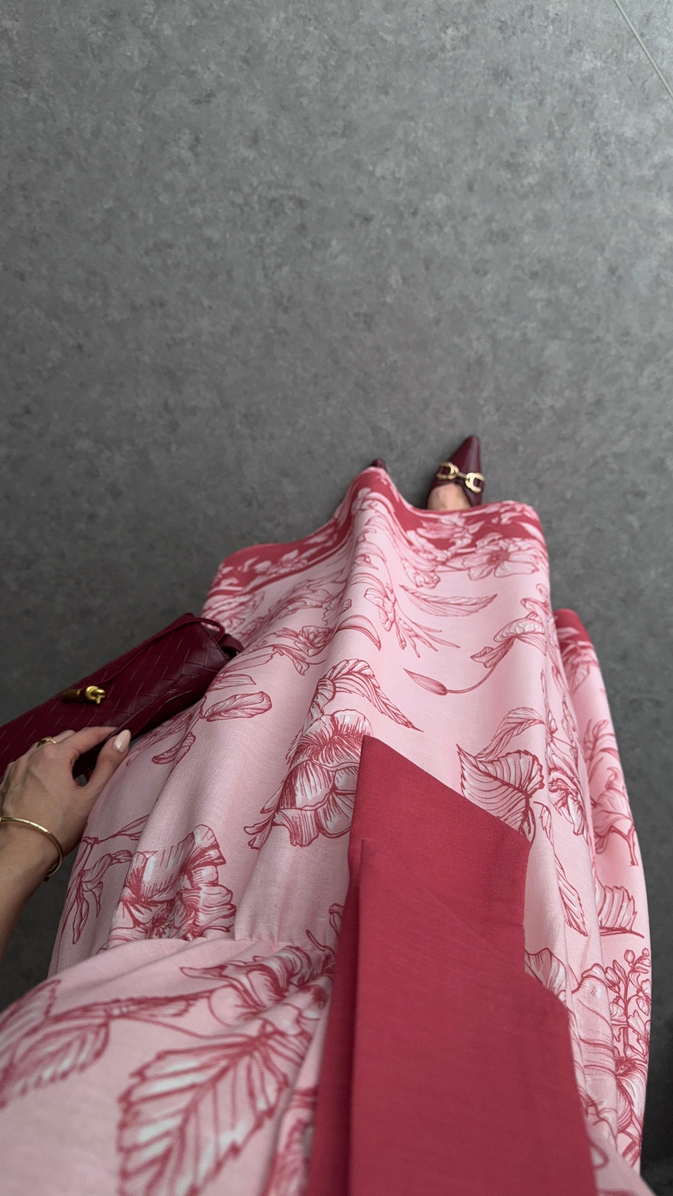 Kolları Fırfırlı Pembe Elbise