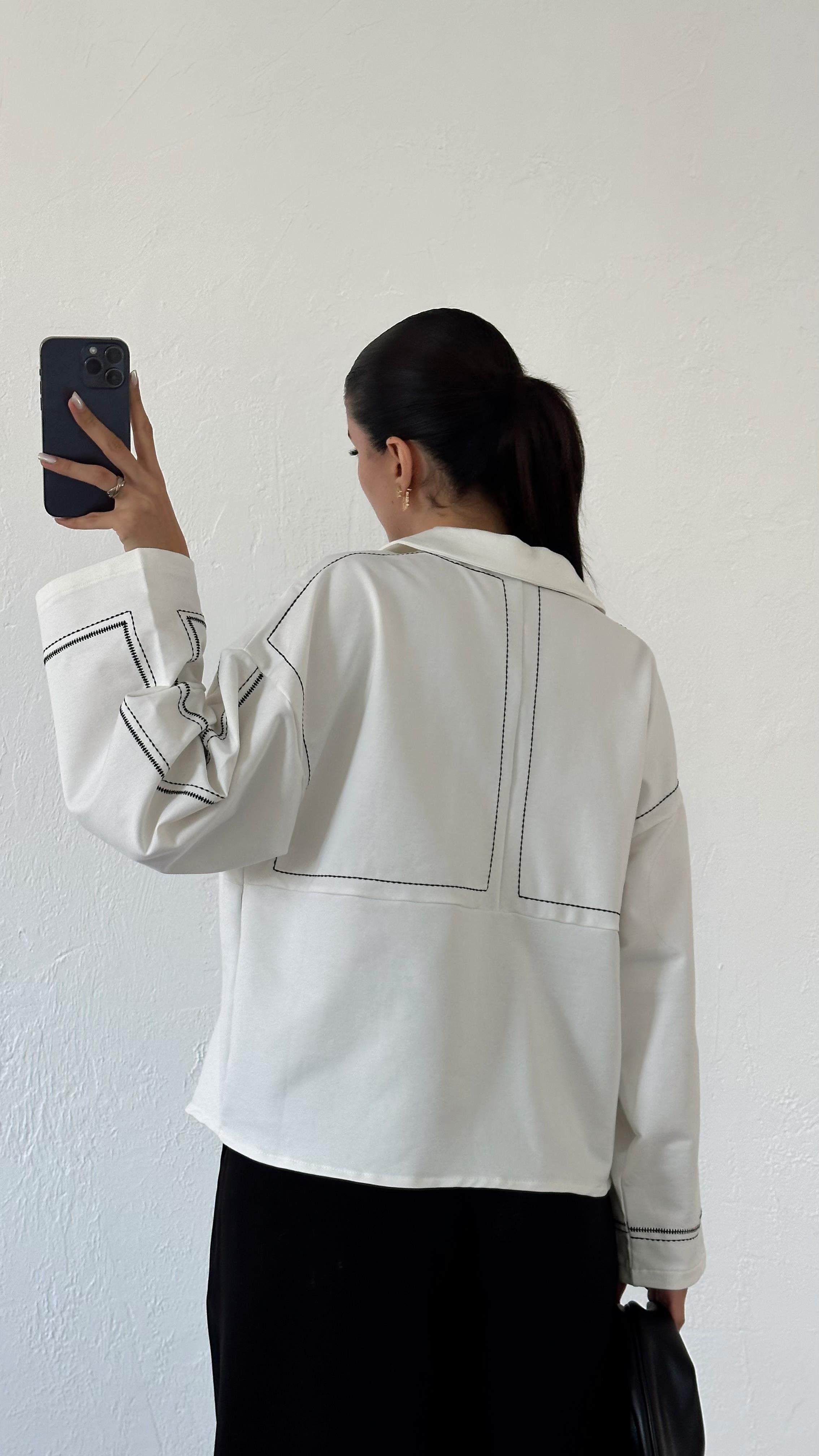Kontrast Nakışlı Beyaz Sweat Gömlek