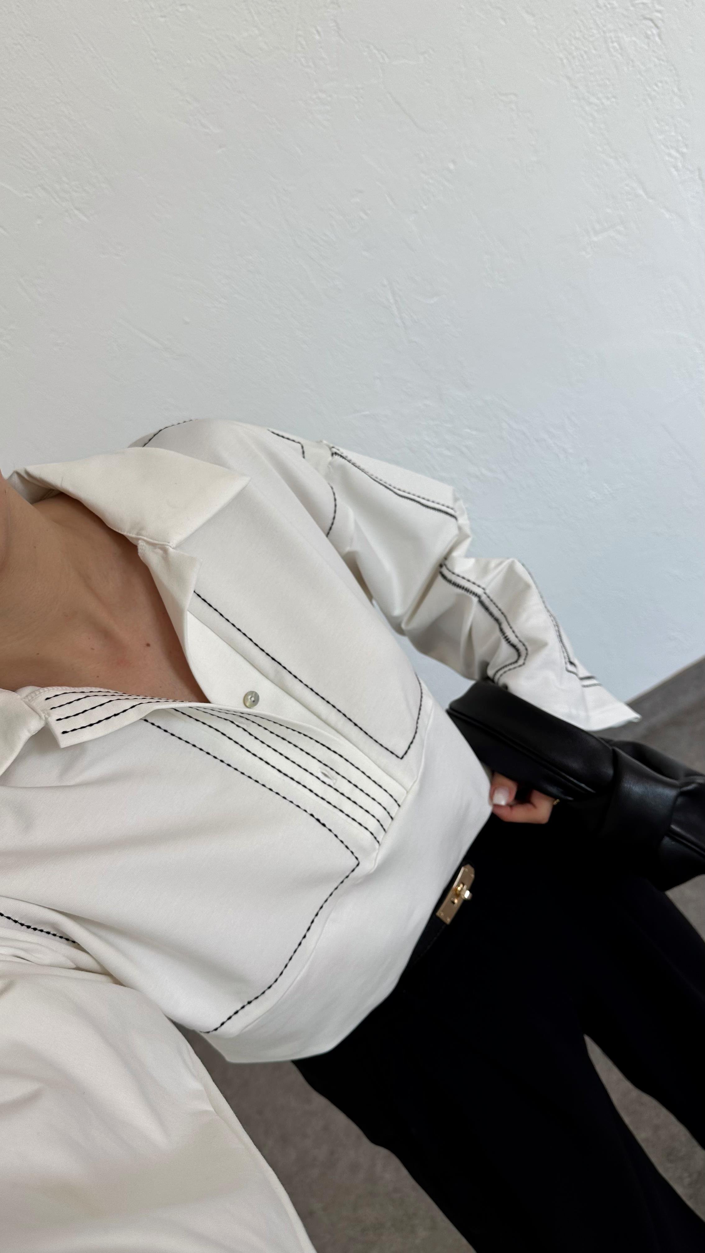 Kontrast Nakışlı Beyaz Sweat Gömlek