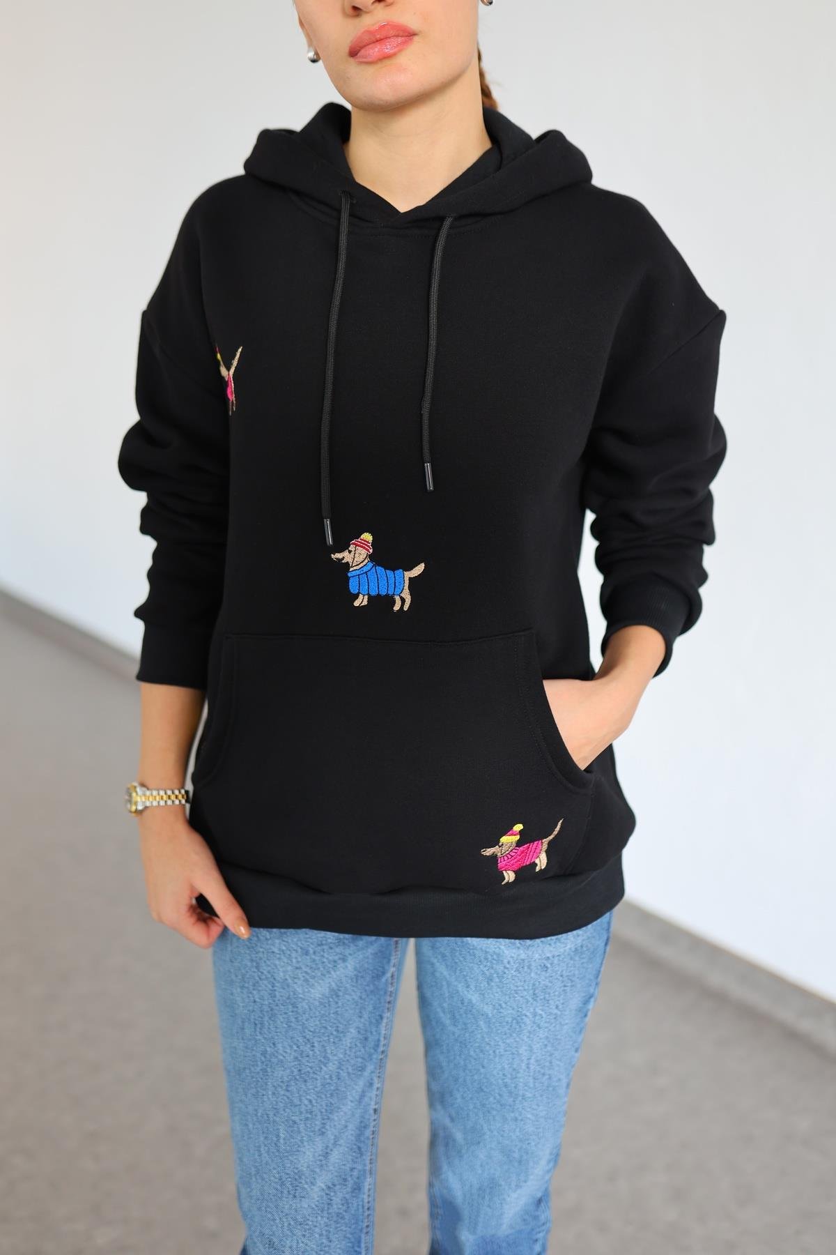Köpek Nakışlı Siyah Sweatshirt