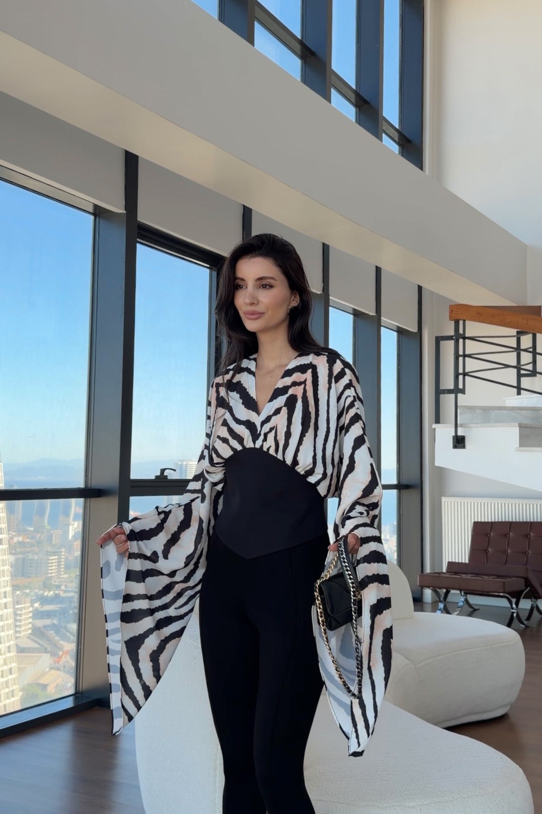 Korse Bel Detaylı Yarasa Kol Zebra Bluz