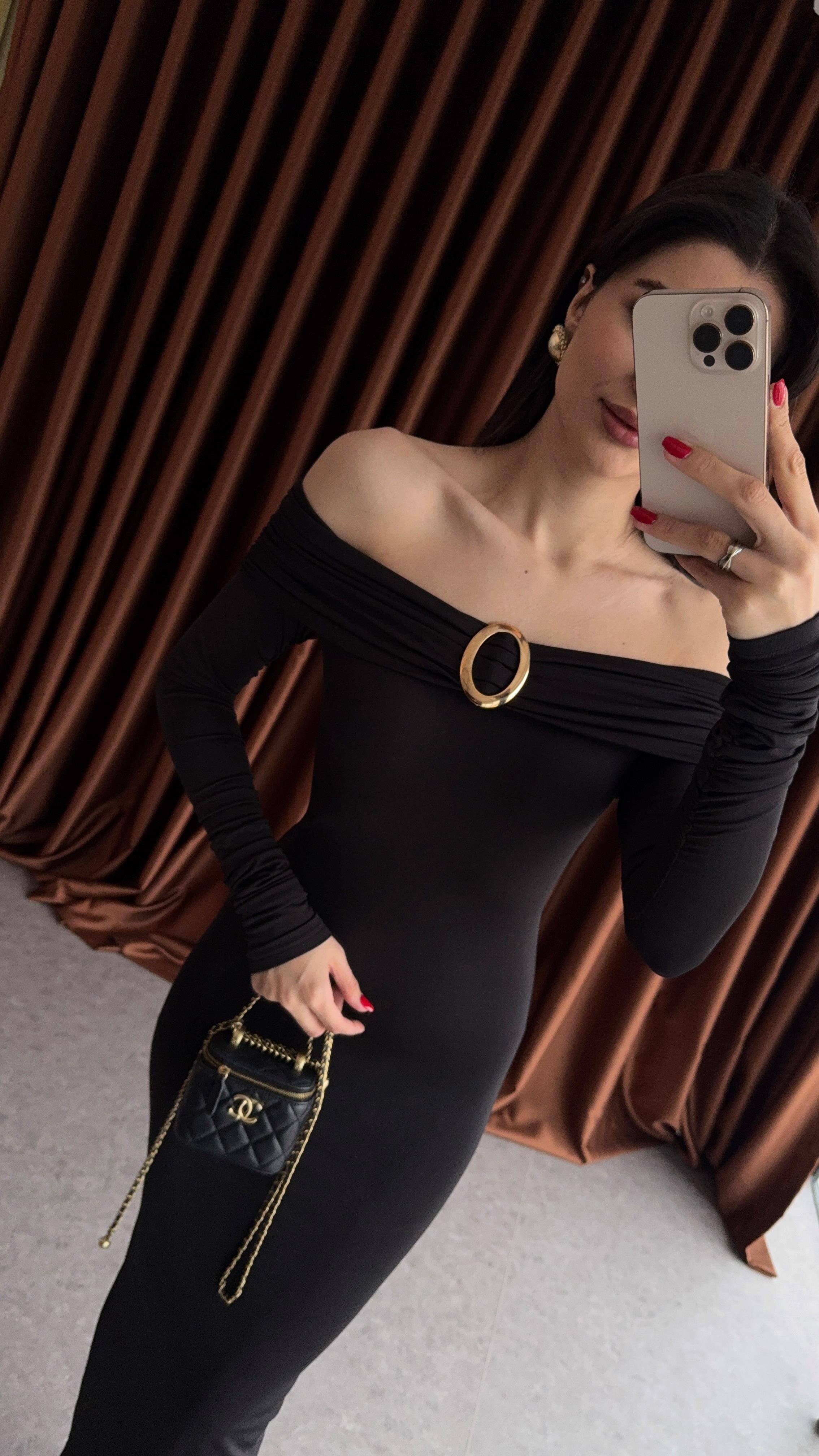 Madonna Yaka Gold Detaylı Siyah Elbise
