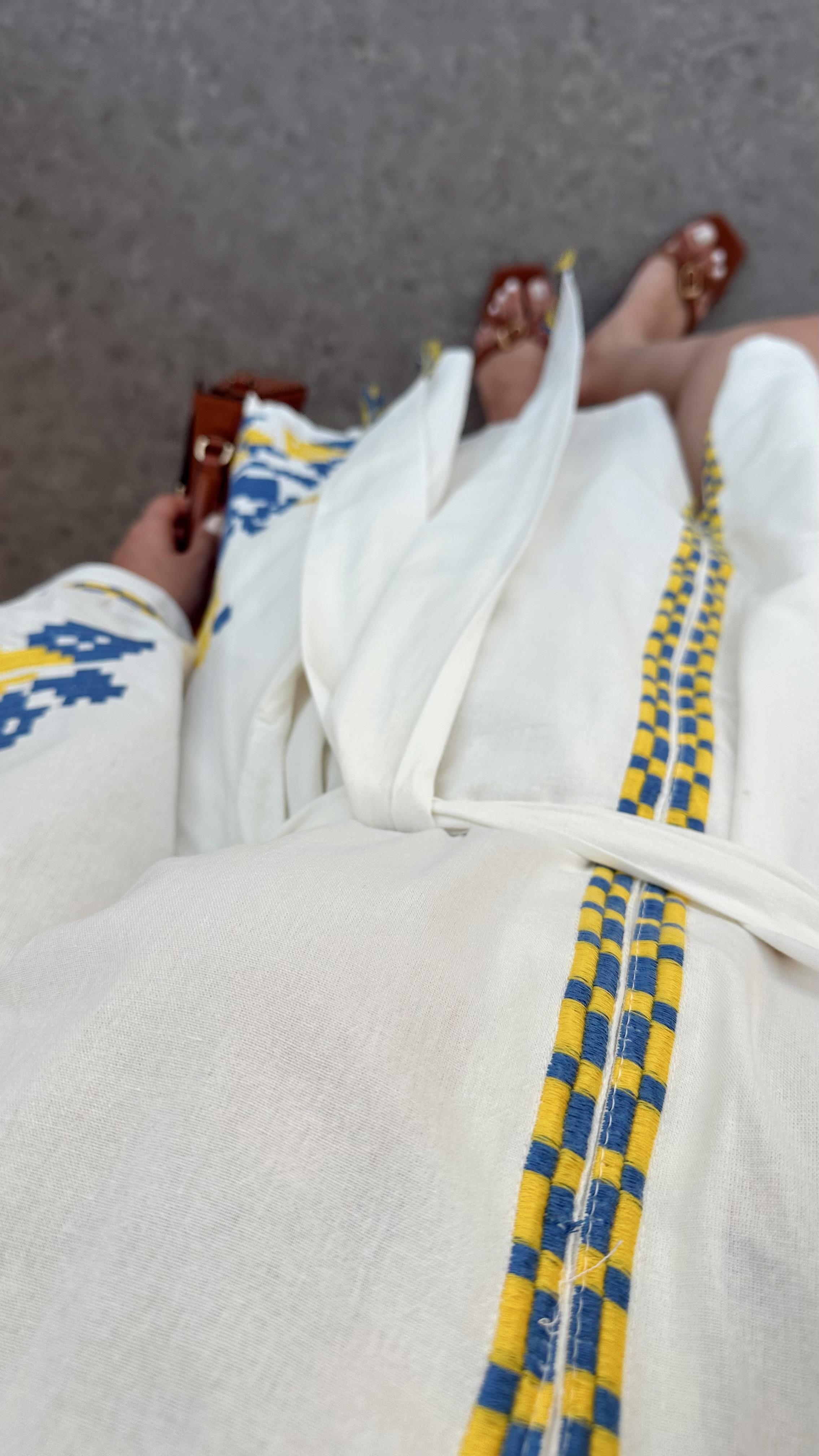 Mavi Sarı Nakışlı Elbise
