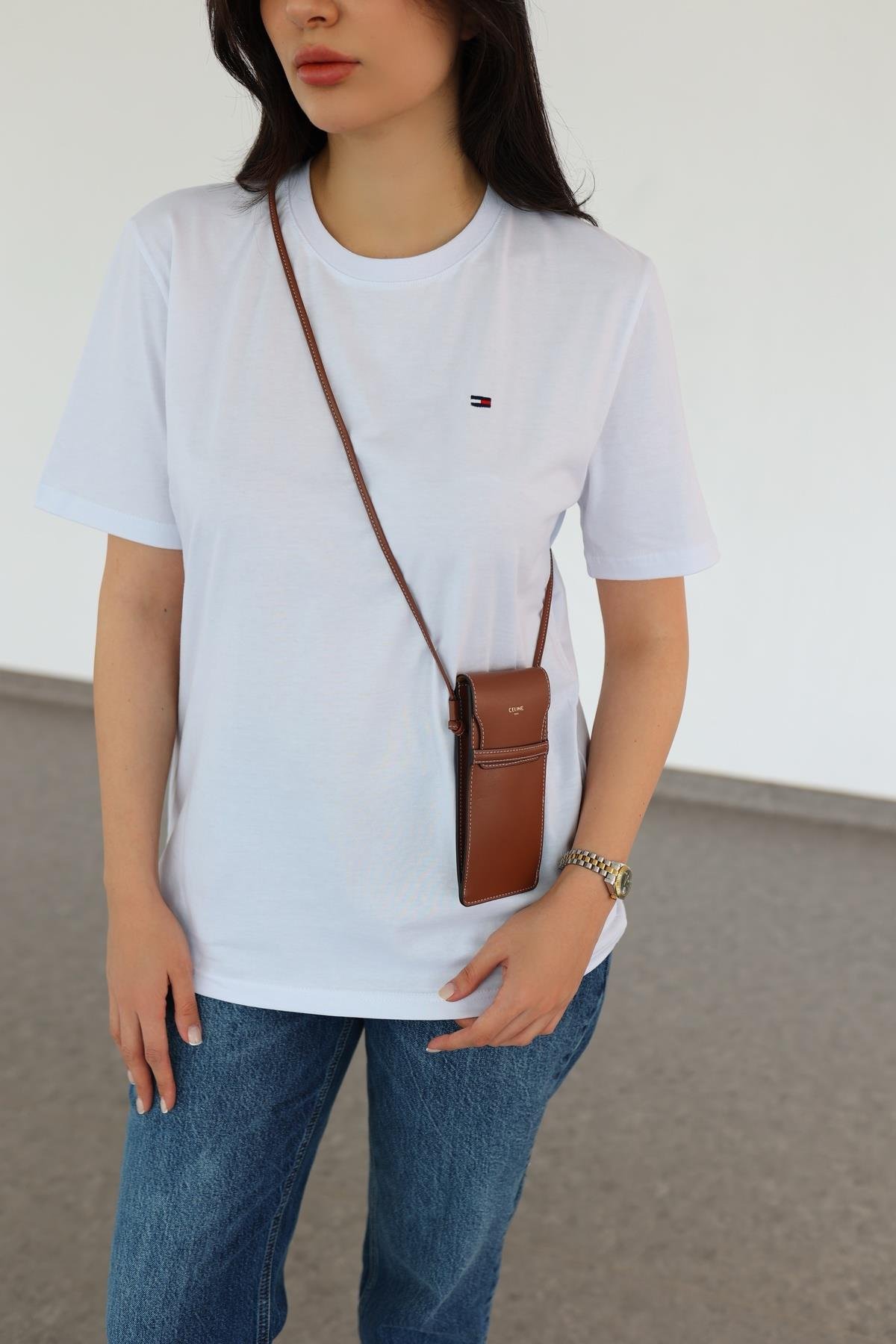 Mini Nakışlı Beyaz Basic Tshirt
