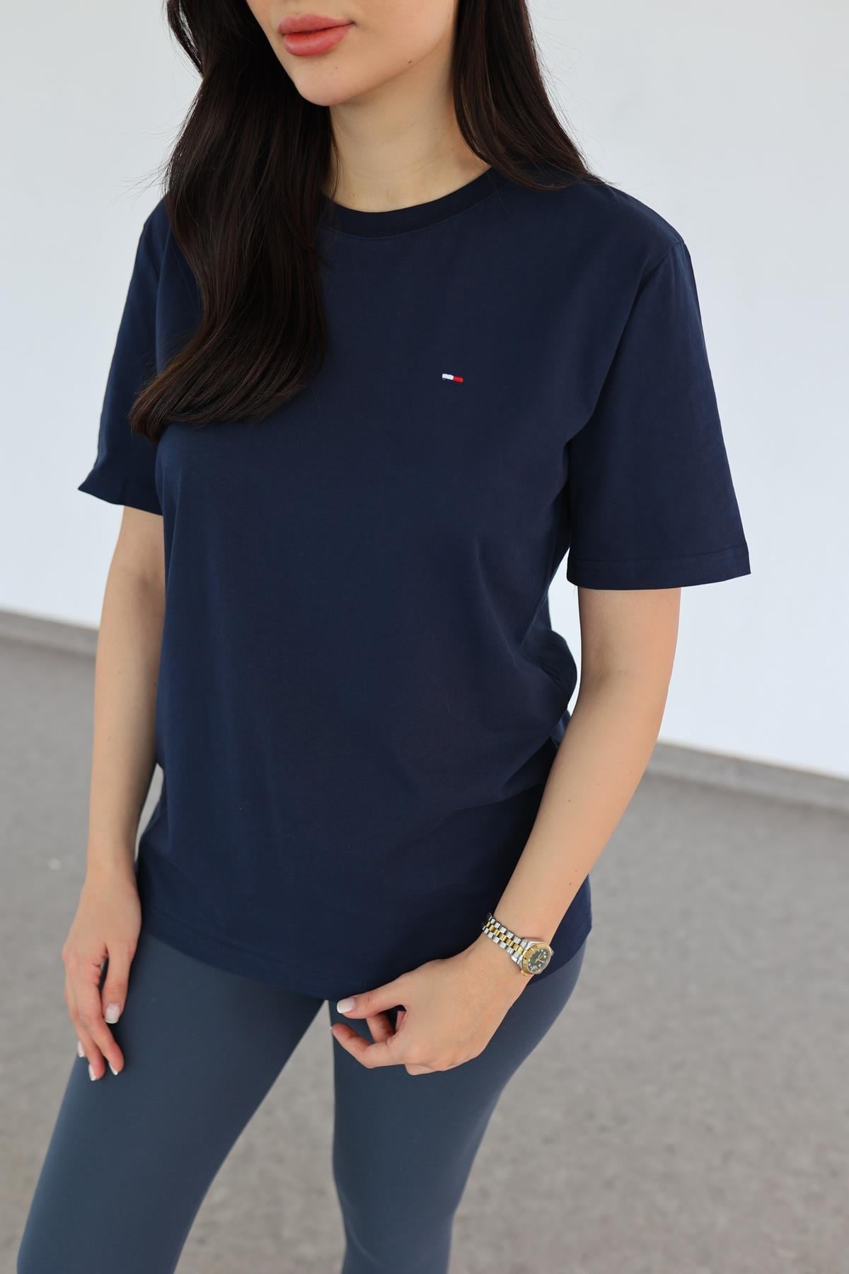 Mini Nakışlı Lacivert Basic Tshirt