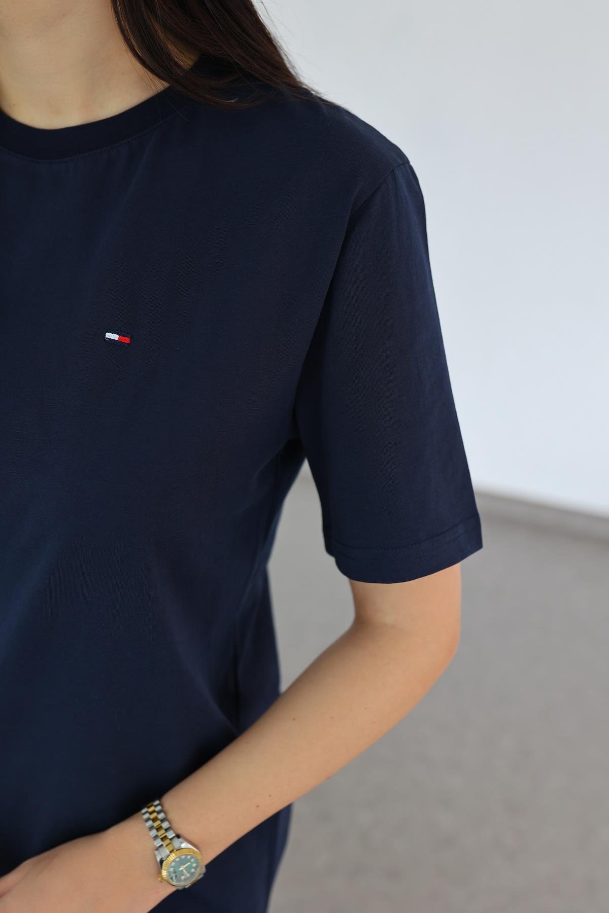 Mini Nakışlı Lacivert Basic Tshirt