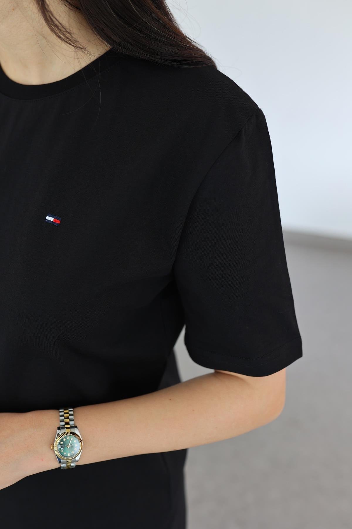 Mini Nakışlı Siyah Basic Tshirt