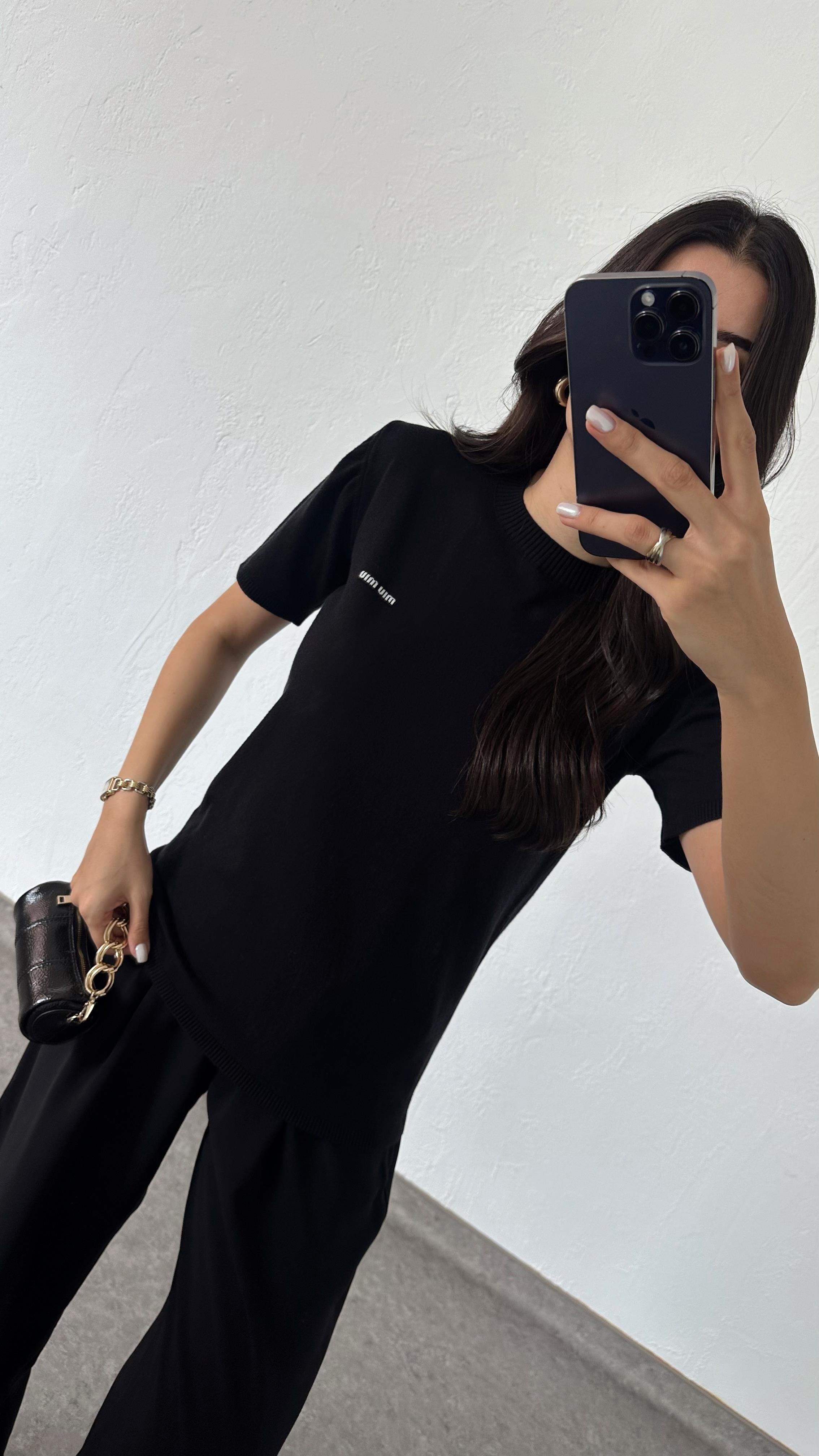 Miu Siyah Triko