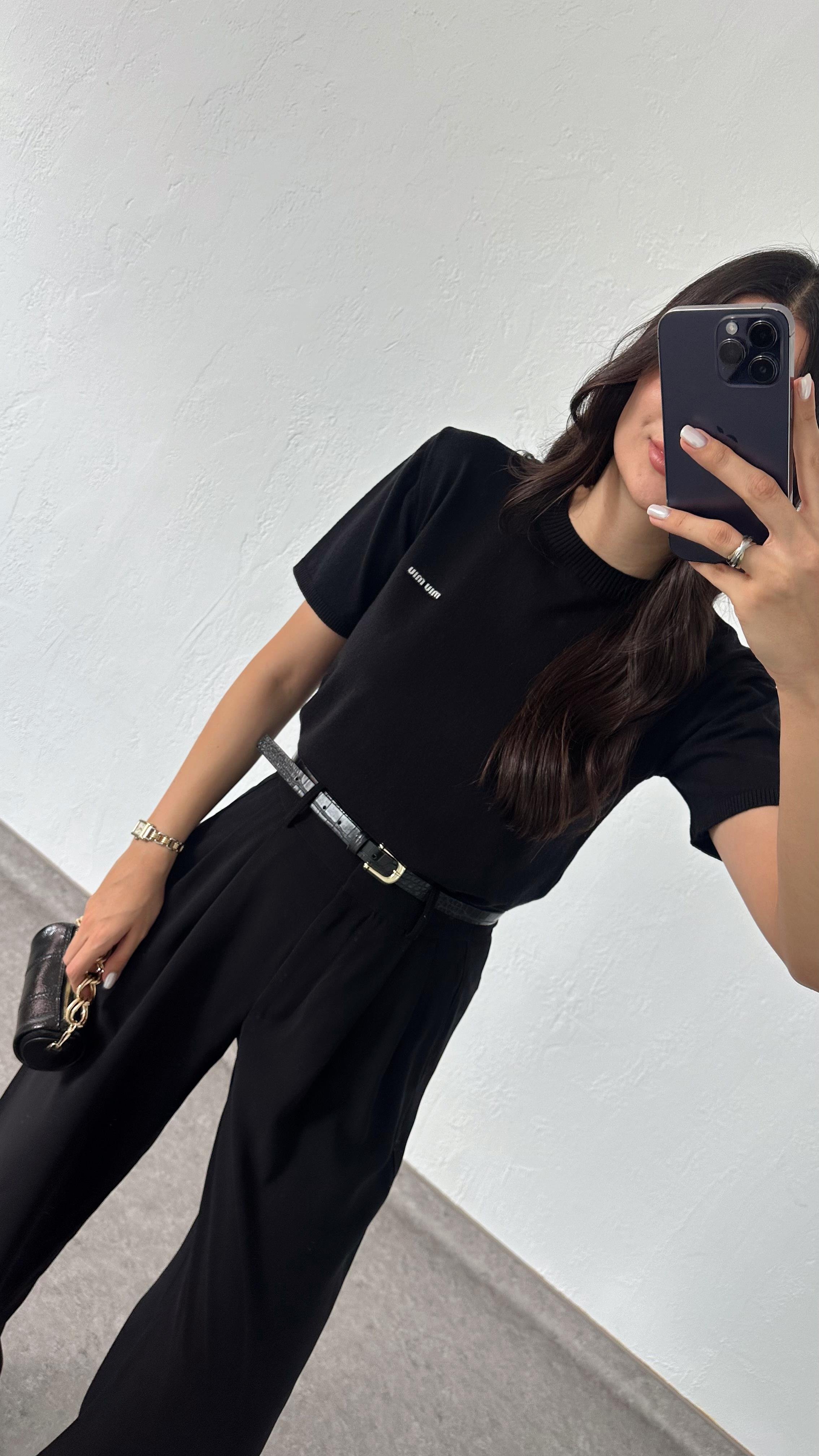 Miu Siyah Triko