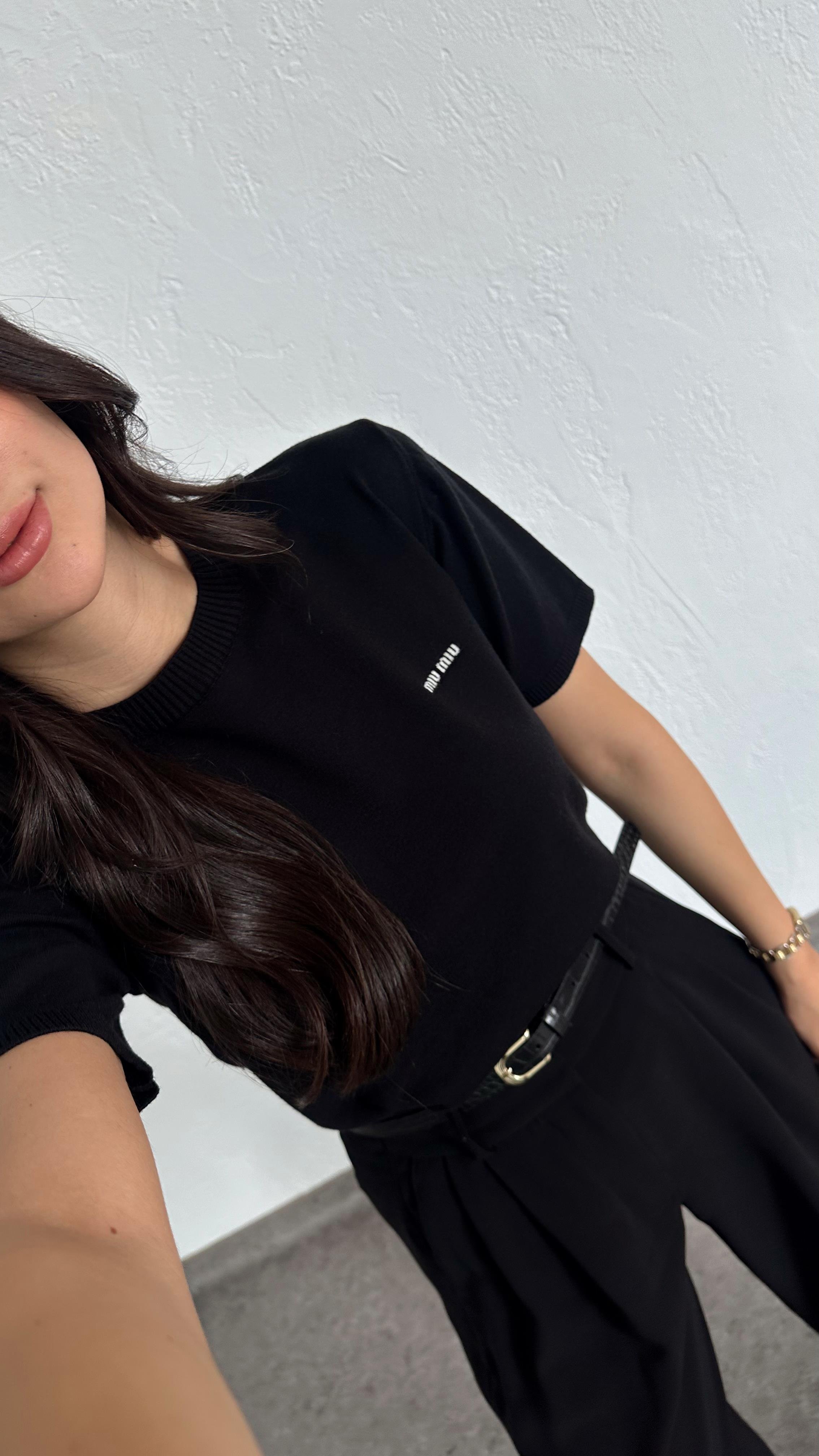 Miu Siyah Triko
