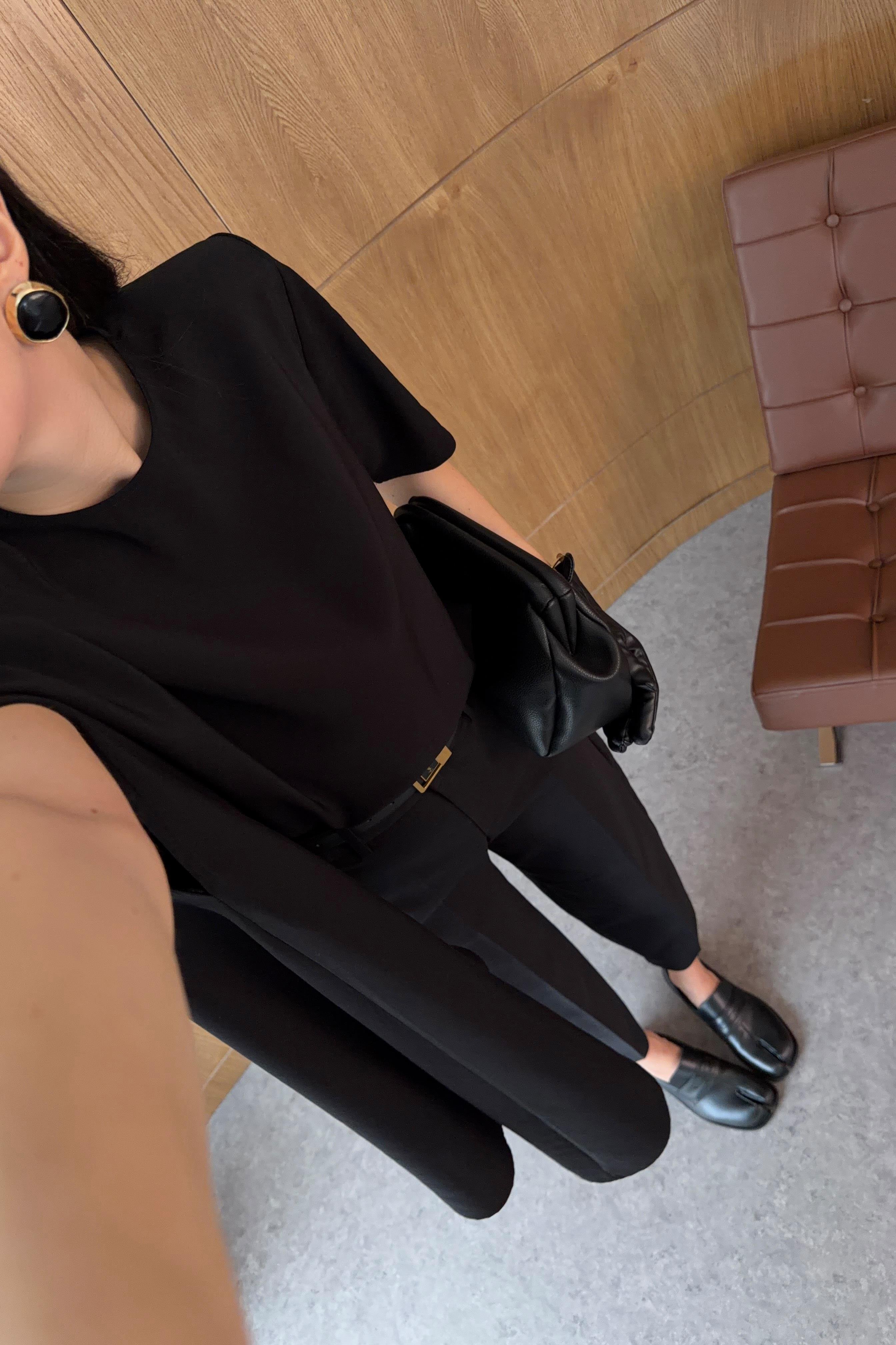 Modal Pelerinli Siyah Bluz