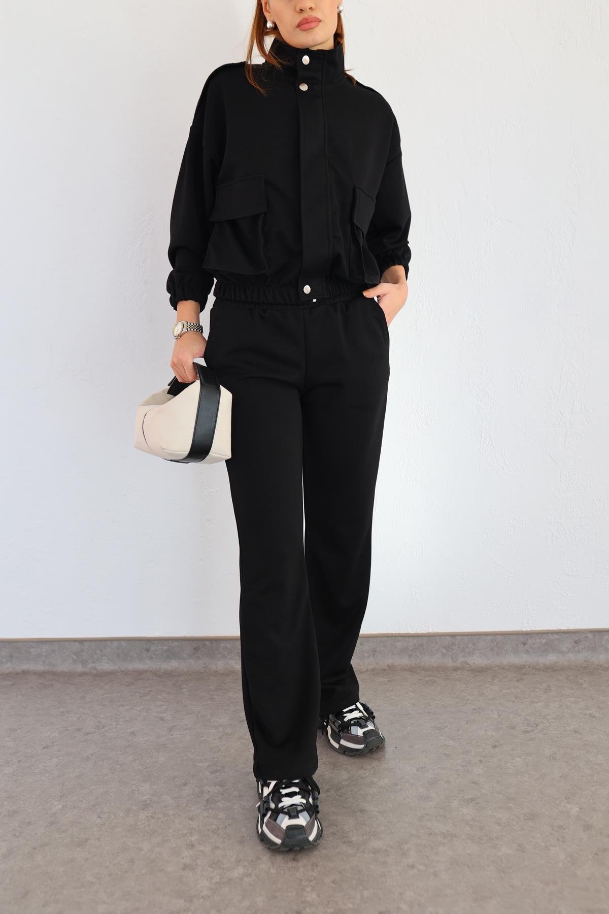 Model Likralı Siyah Eşofman Takım