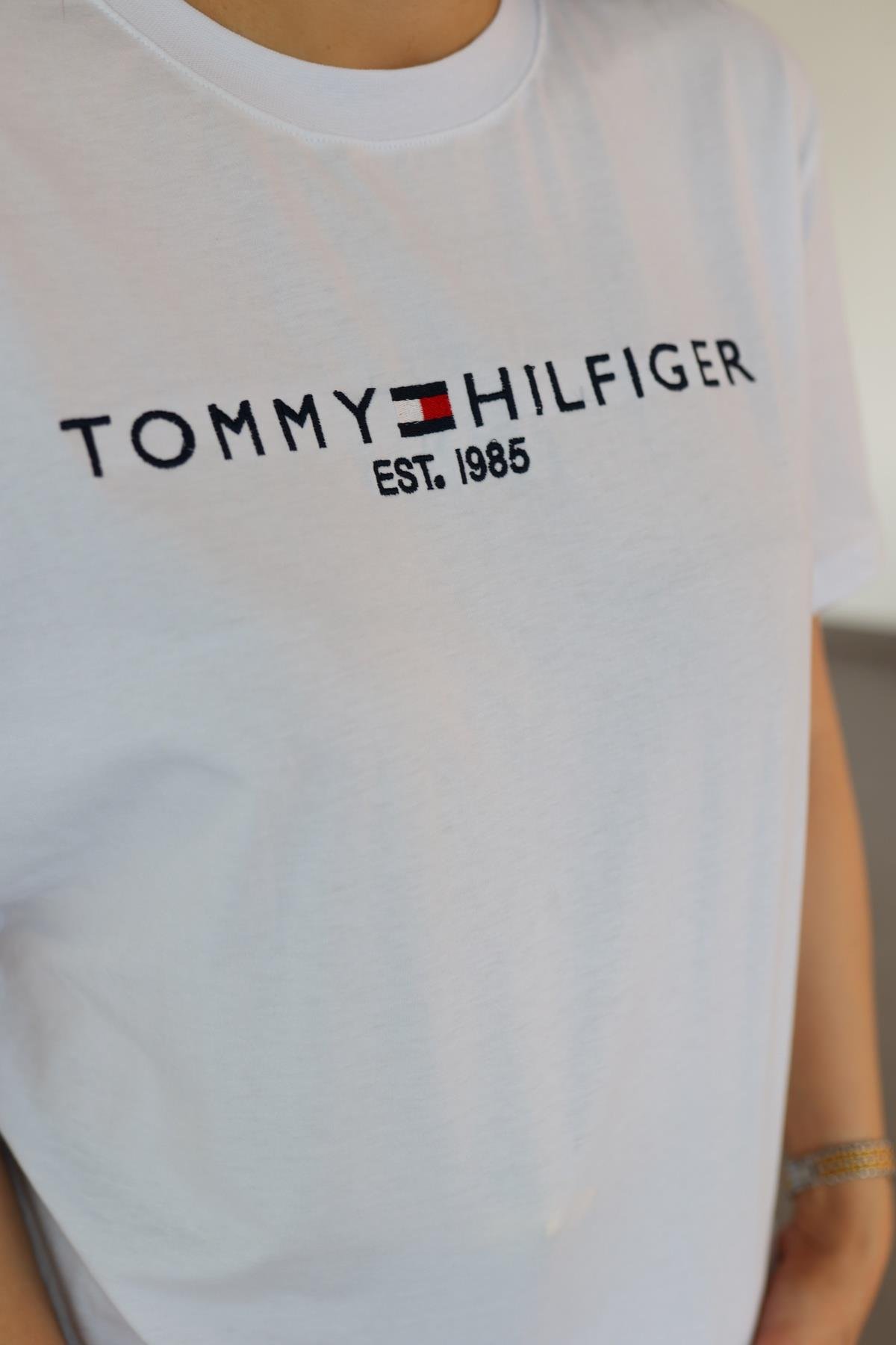 Nakışlı Basic Beyaz Tshirt