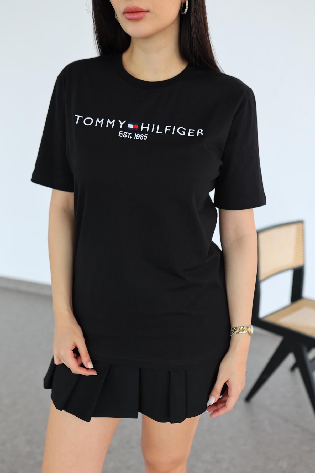 Nakışlı Basic Siyah Tshirt