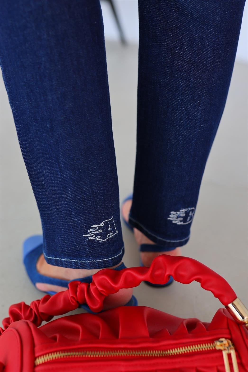 Nakışlı Koyu Mom Jean