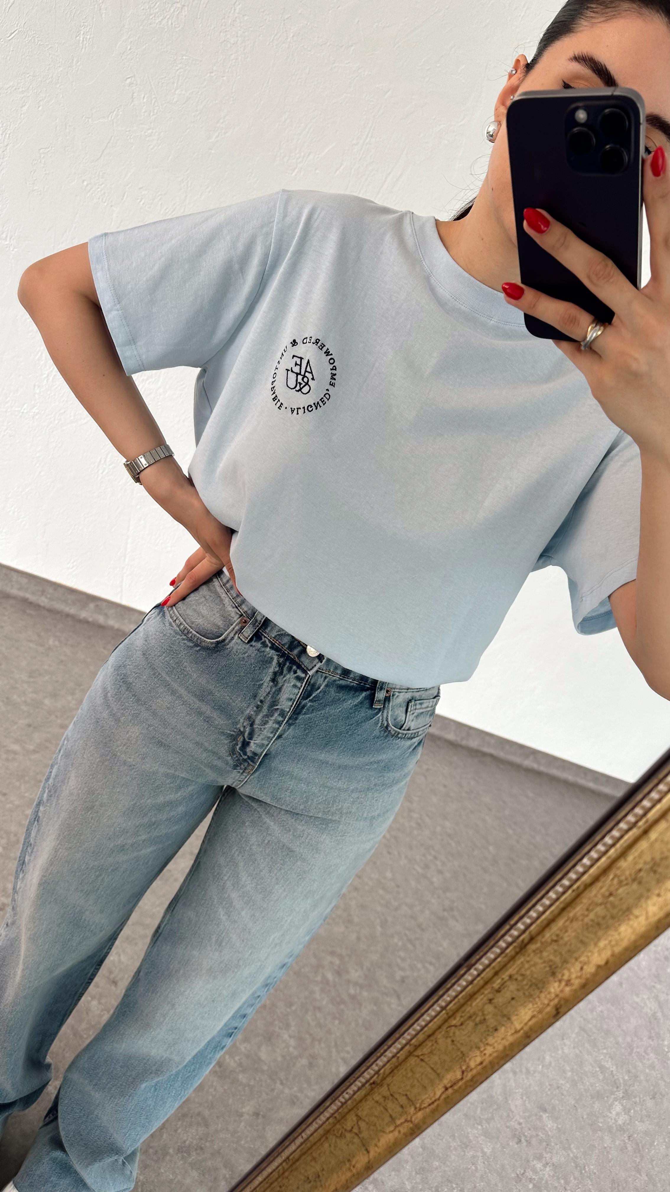Nakışlı Mavi Tshirt