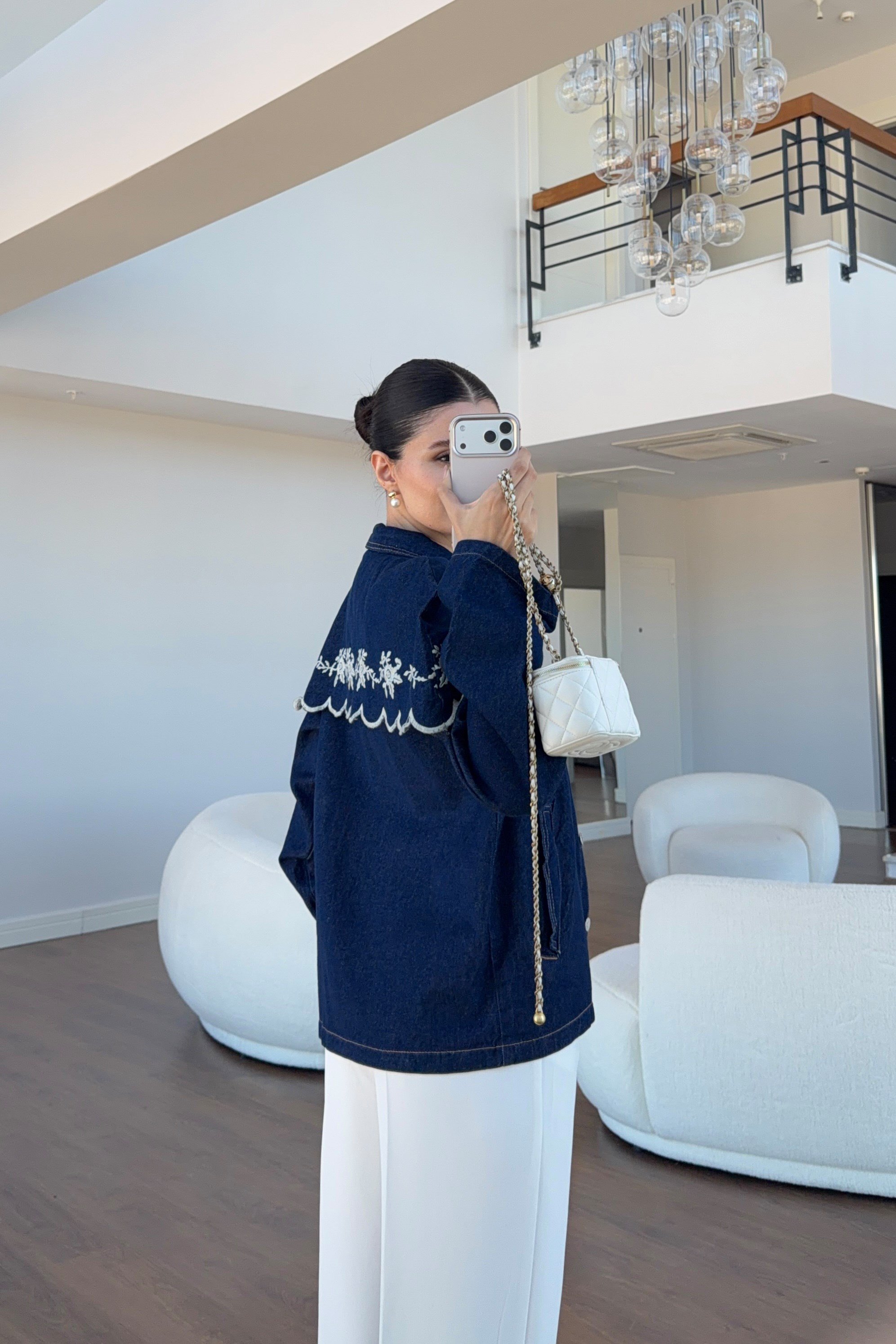 Nakışlı Yaka Detaylı Denim Ceket