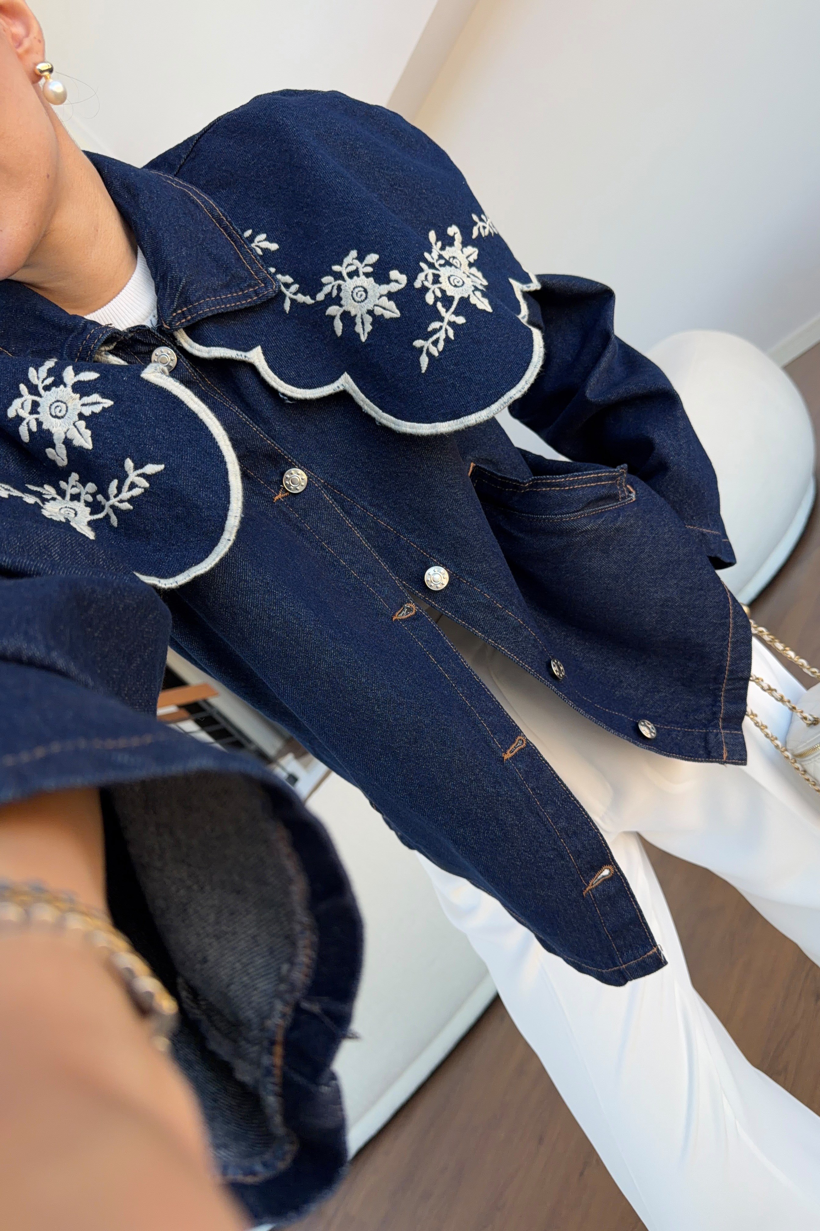 Nakışlı Yaka Detaylı Denim Ceket