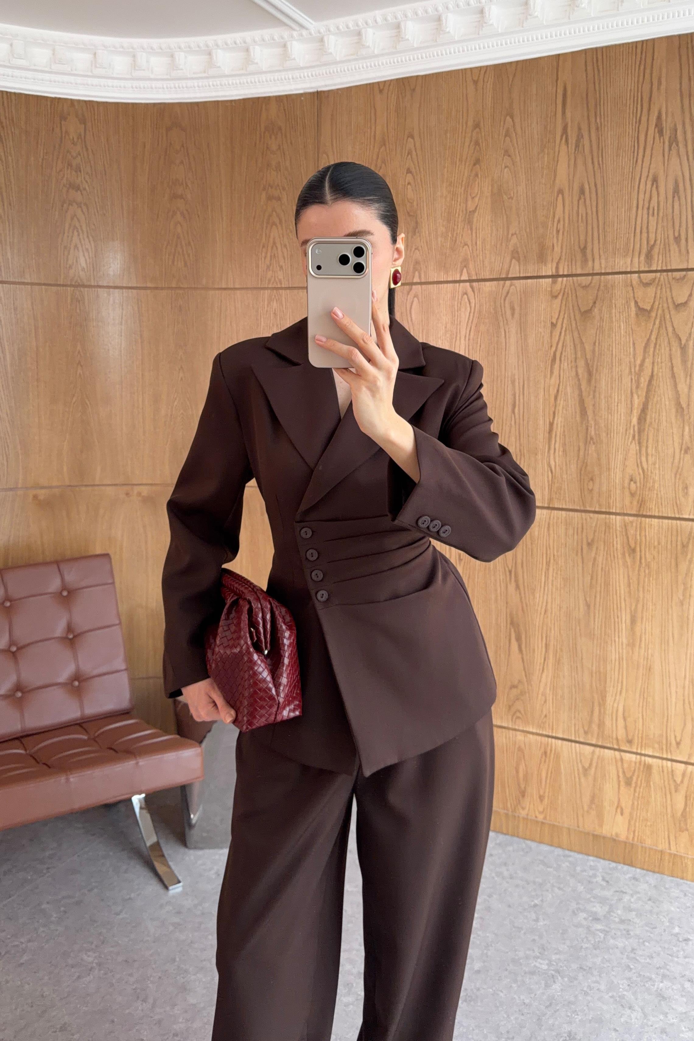 Önden Drapeli Kahverengi Şalvar Takım