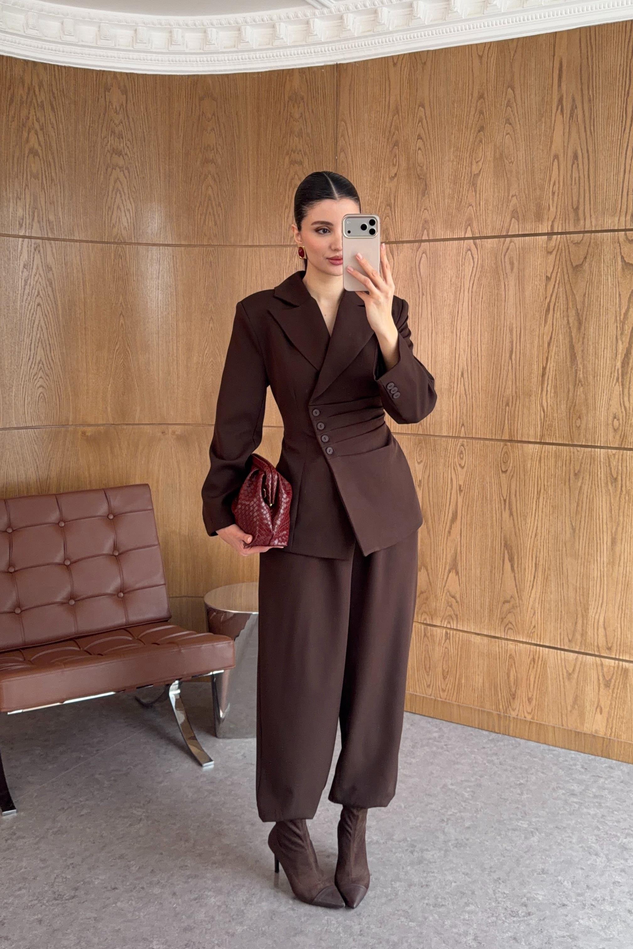 Önden Drapeli Kahverengi Şalvar Takım