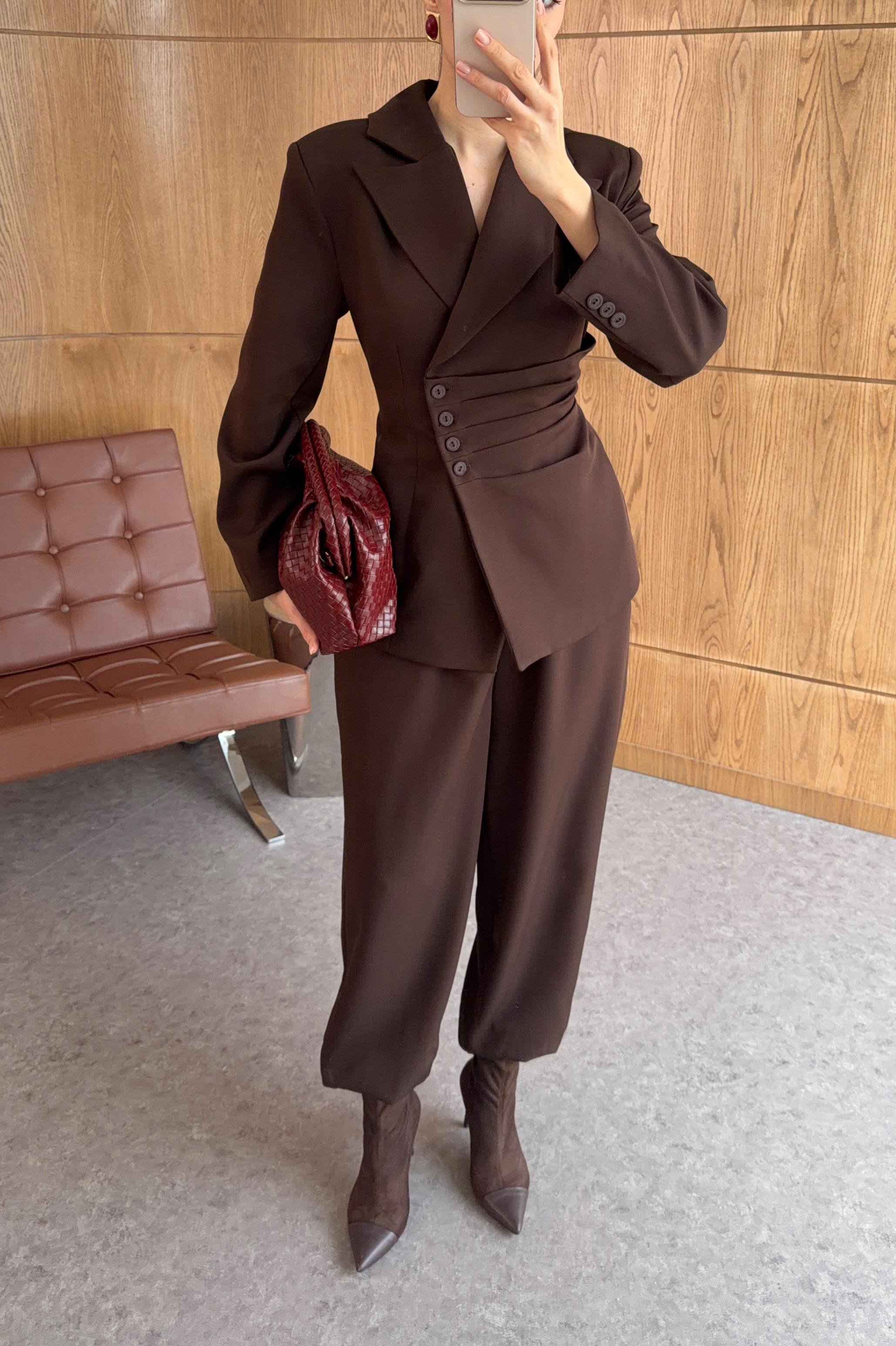 Önden Drapeli Kahverengi Şalvar Takım