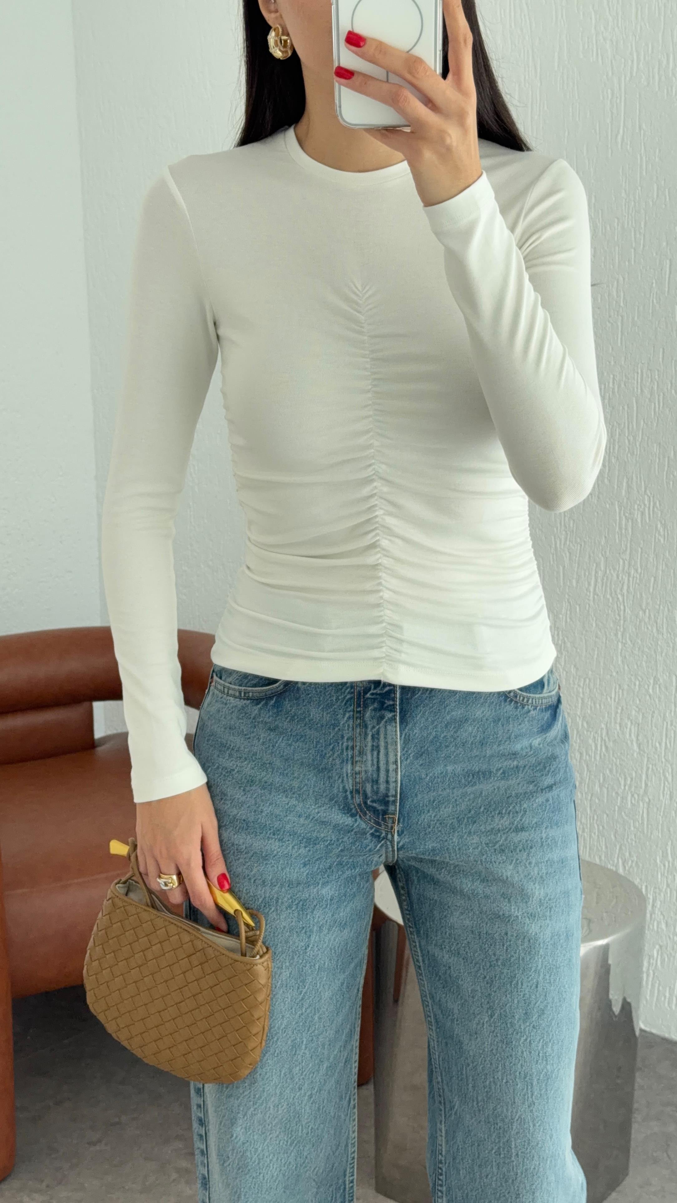 Önü Büzgülü Beyaz Soft Touch Bluz