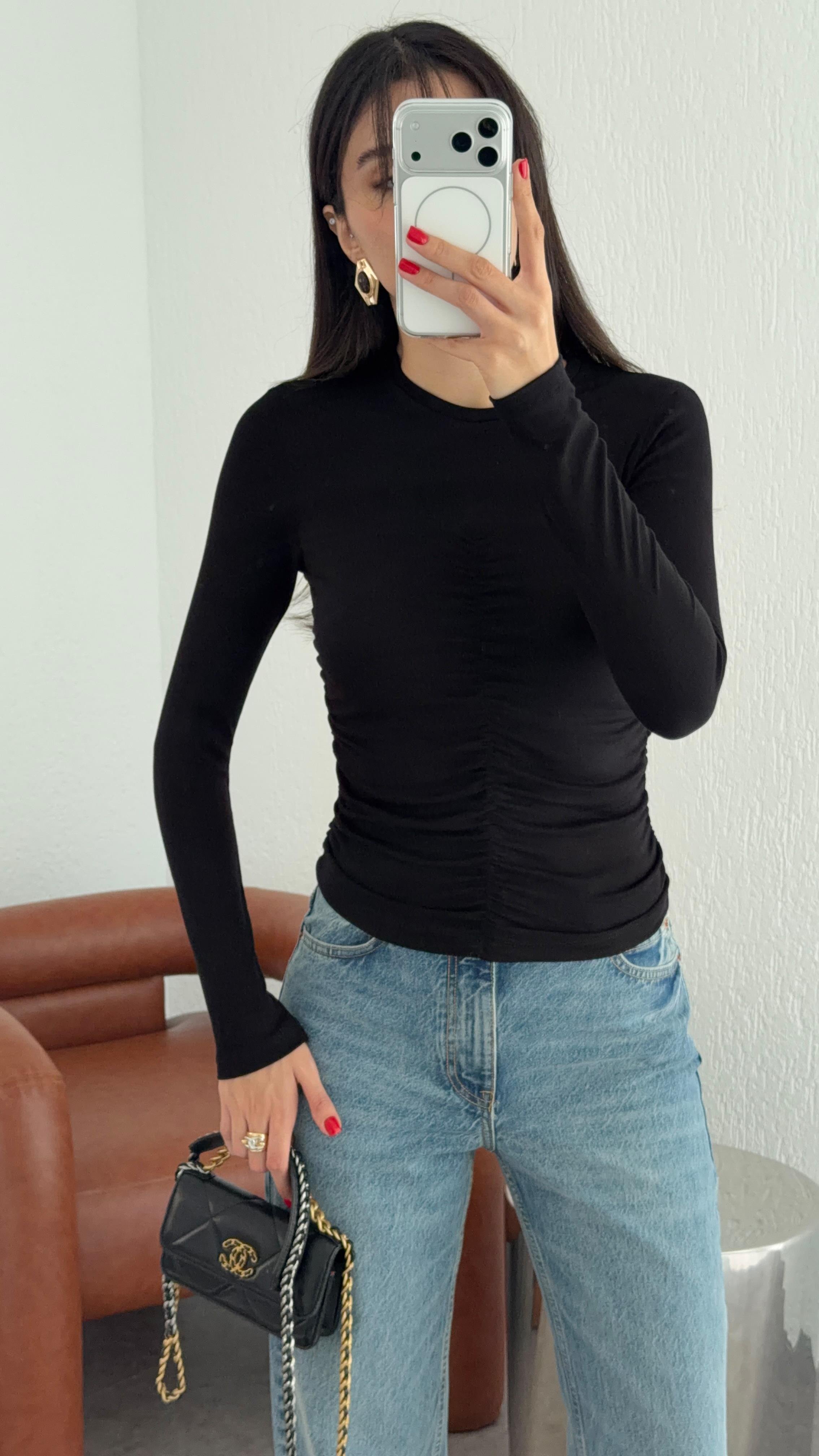 Önü Büzgülü Siyah Soft Touch Bluz
