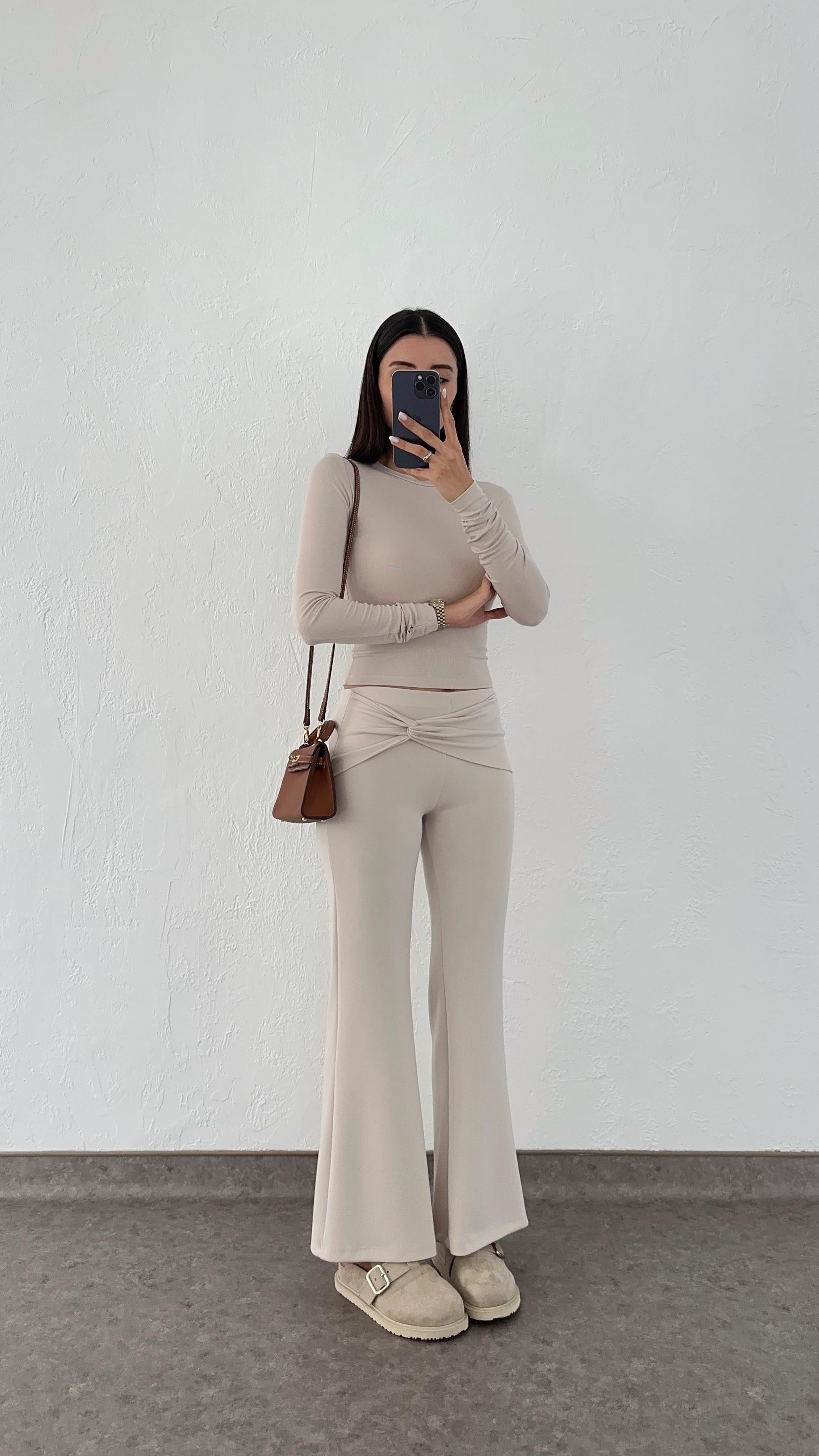 Önü Düğümlü Krem Pantolon
