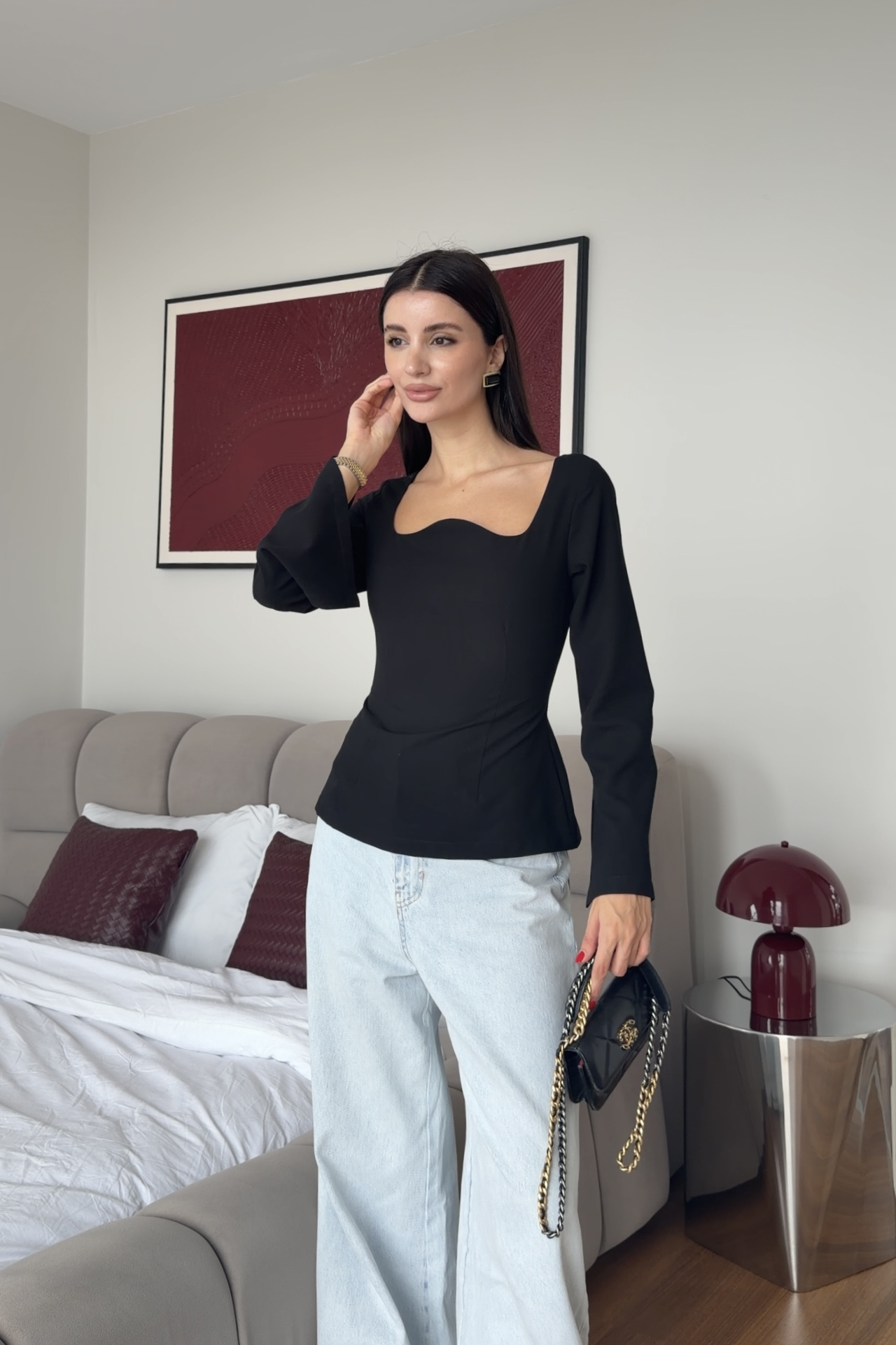Oval Yakalı Siyah Bluz