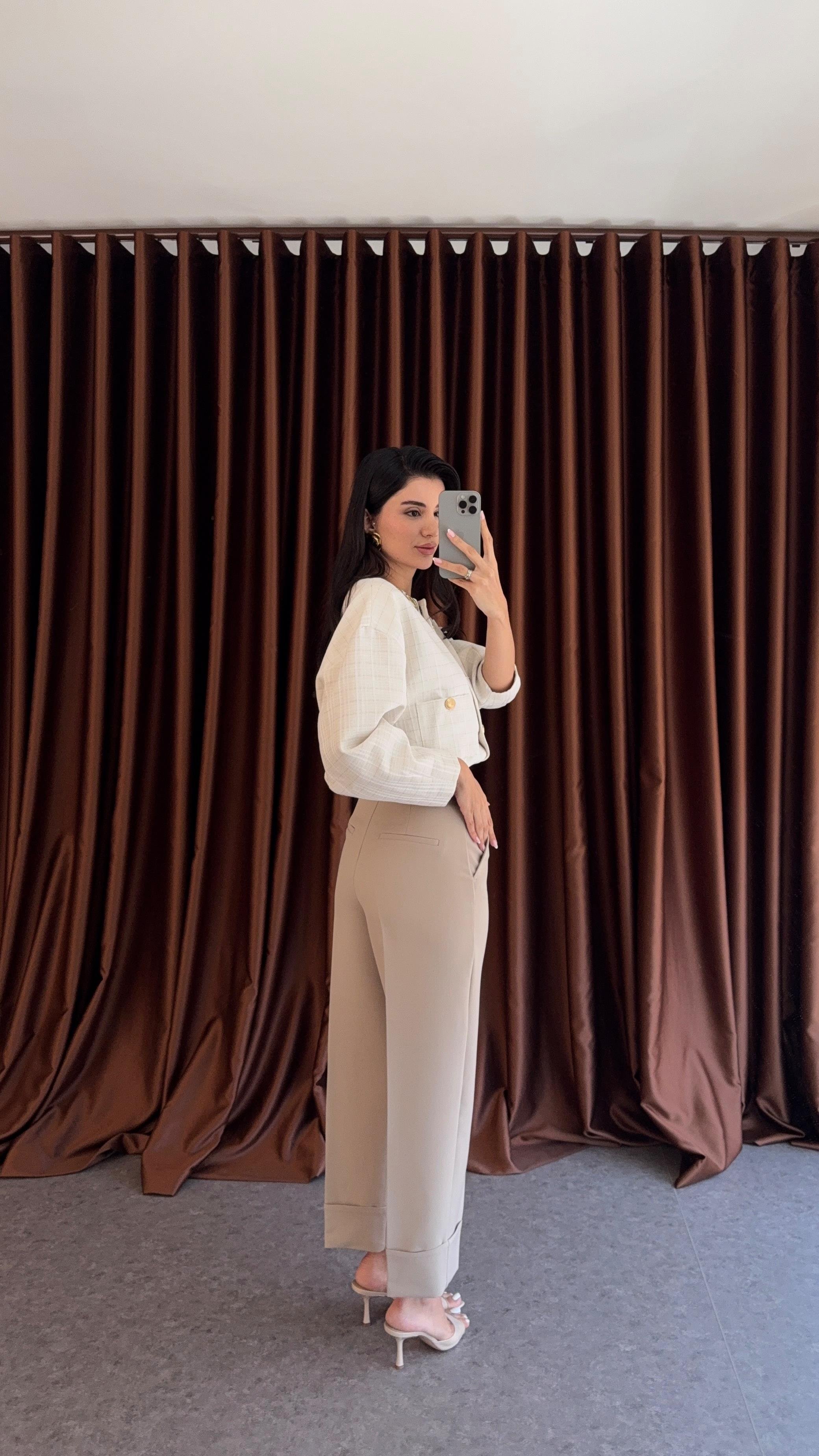 Paça Katlı Krem Pantolon