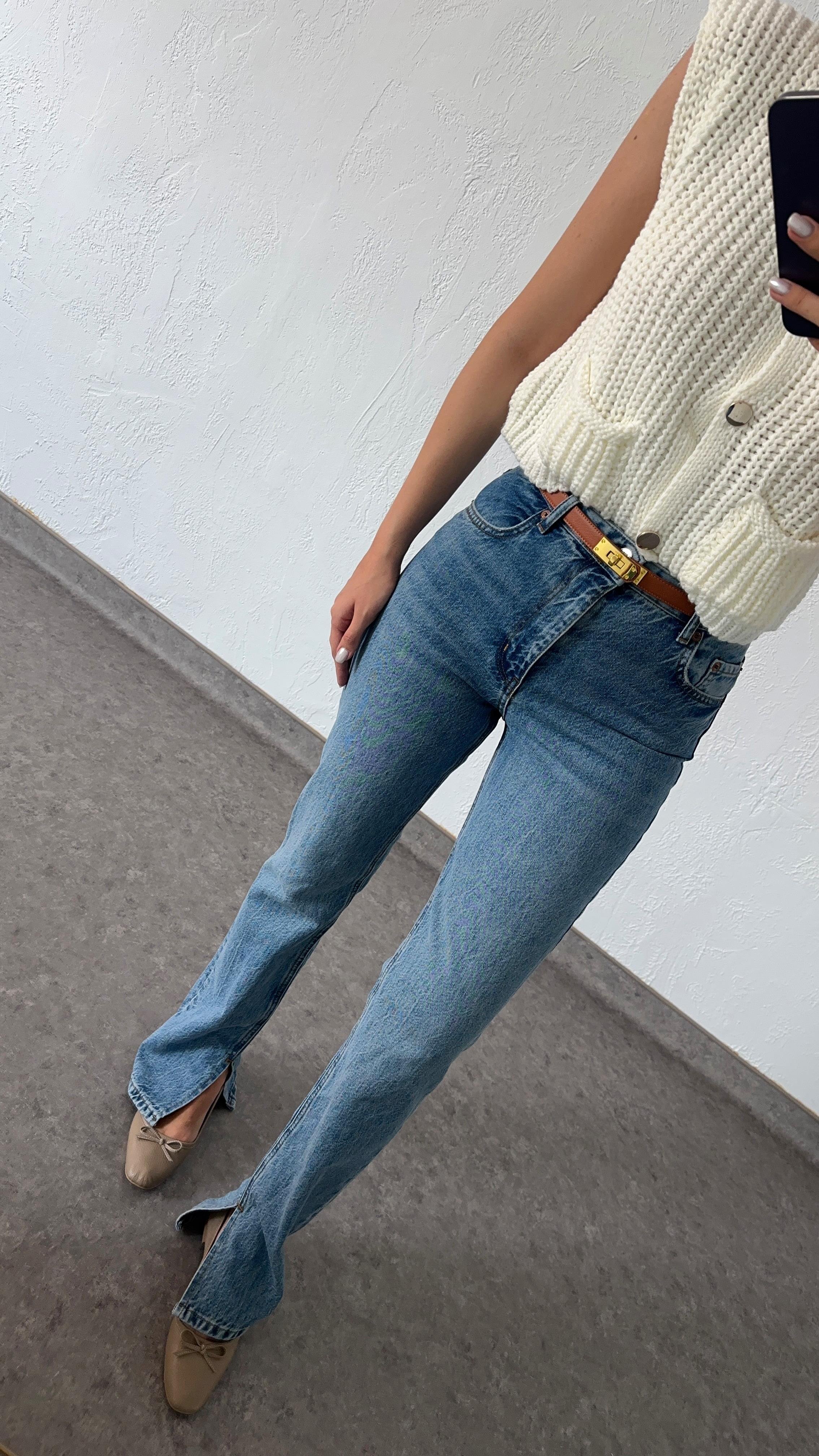 Paça Yırtmaçlı Mavi Jean