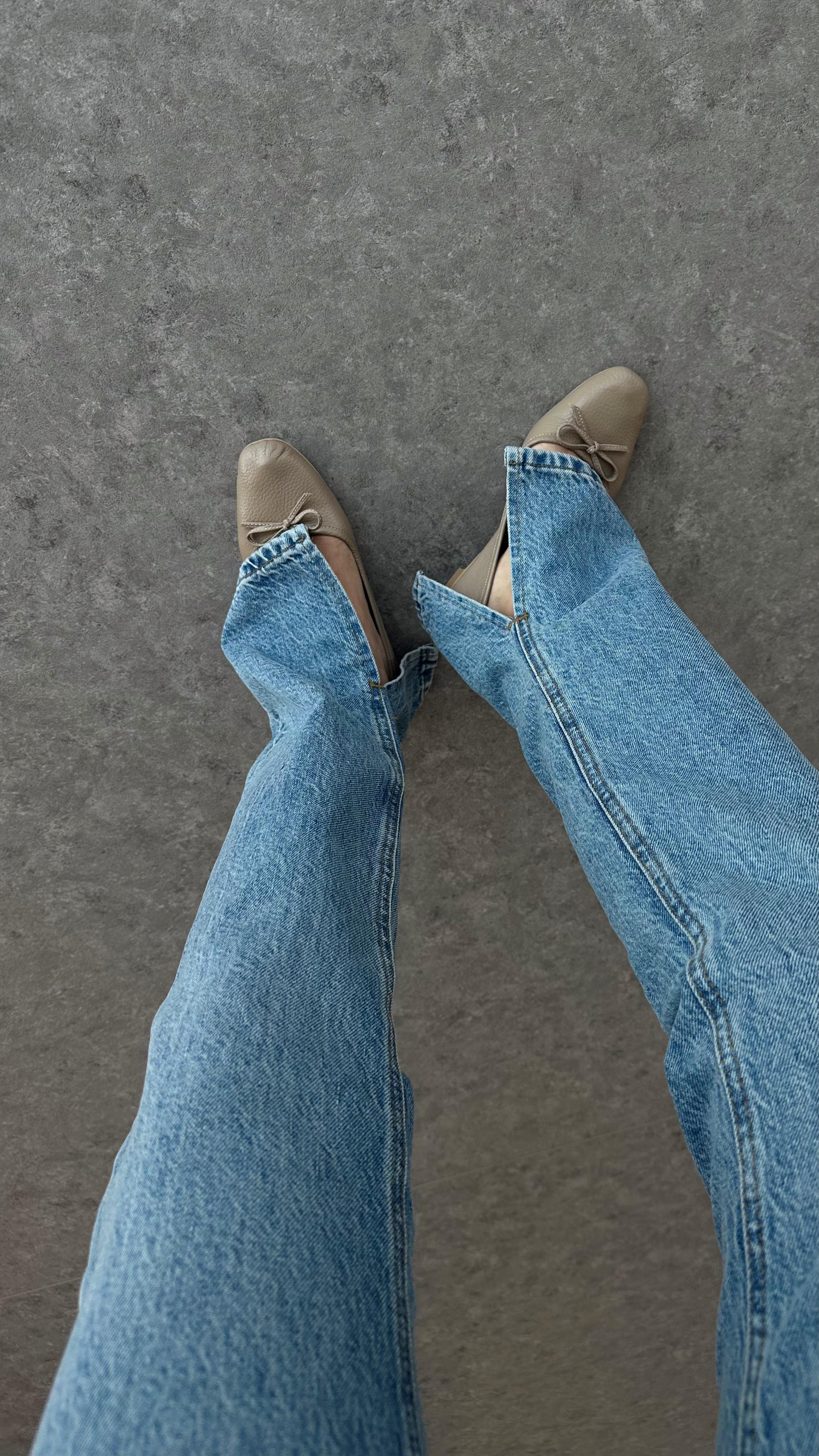 Paça Yırtmaçlı Mavi Jean