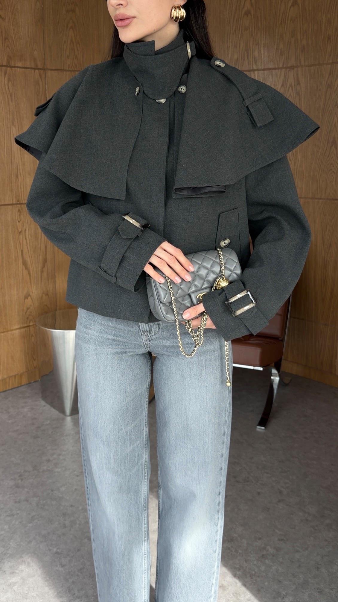 Pelerinli Antrasit Kısa Trenç