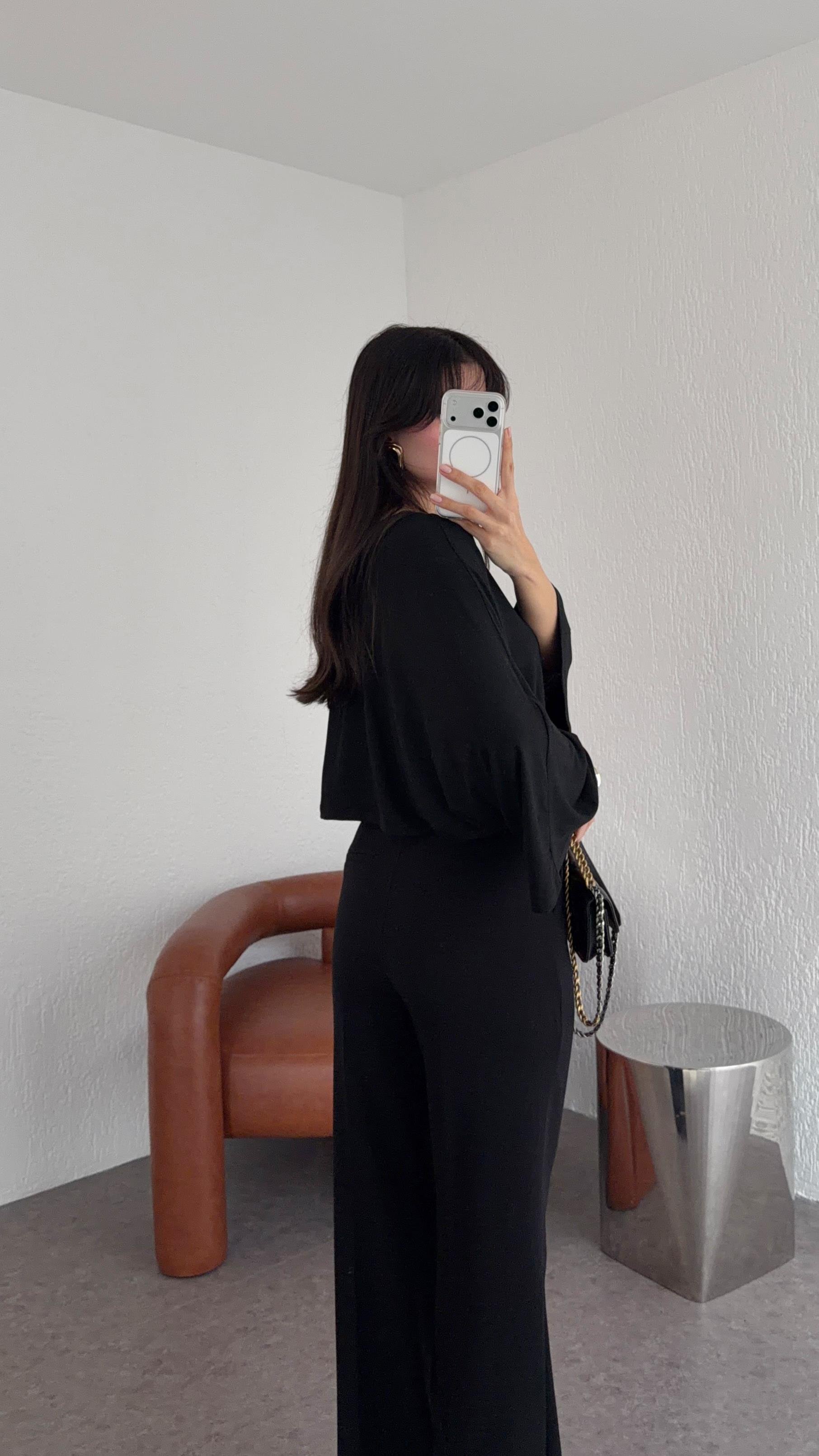 Pelerinli Basic Siyah Bluz
