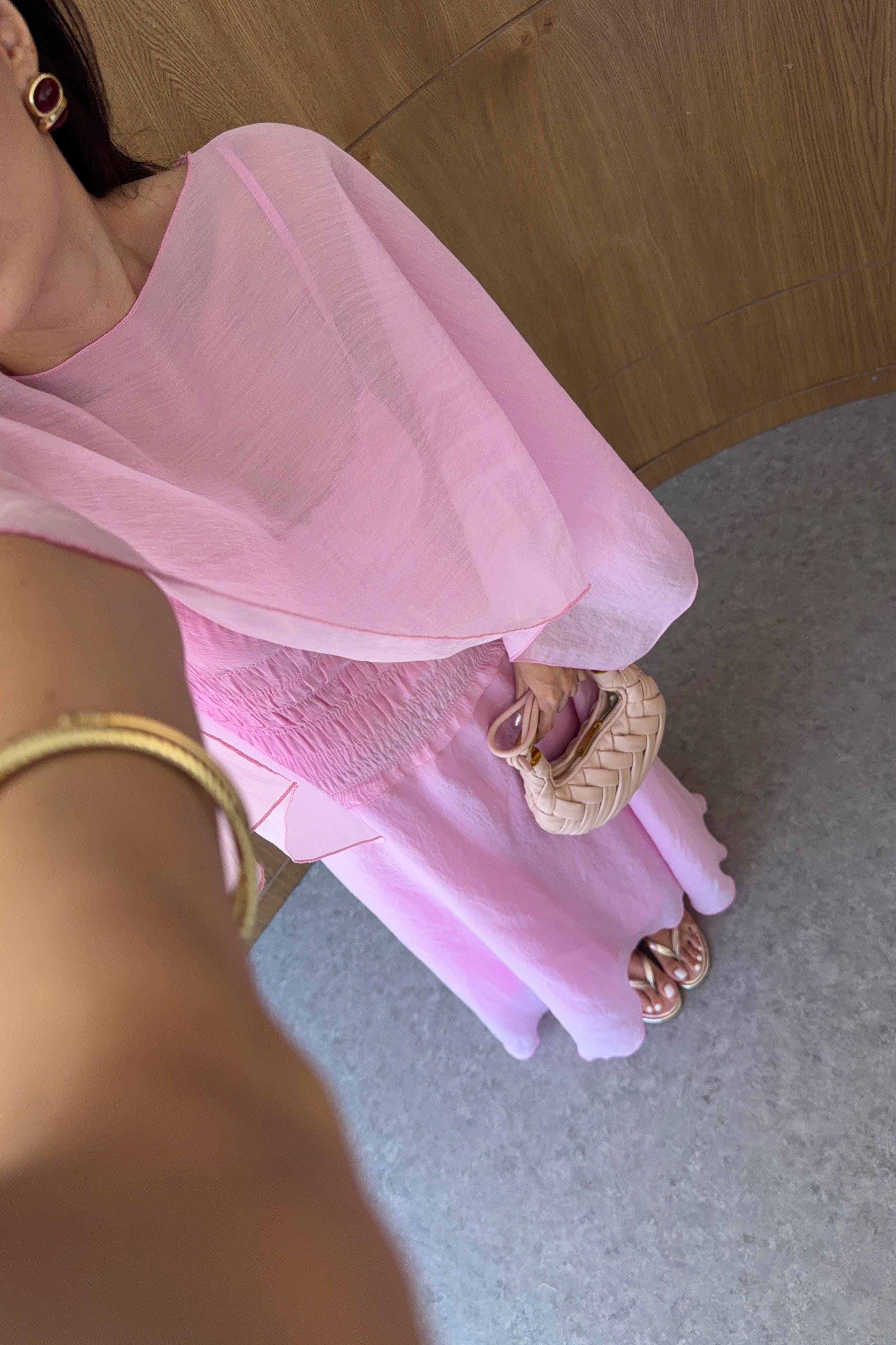 Pelerinli Pembe Takım