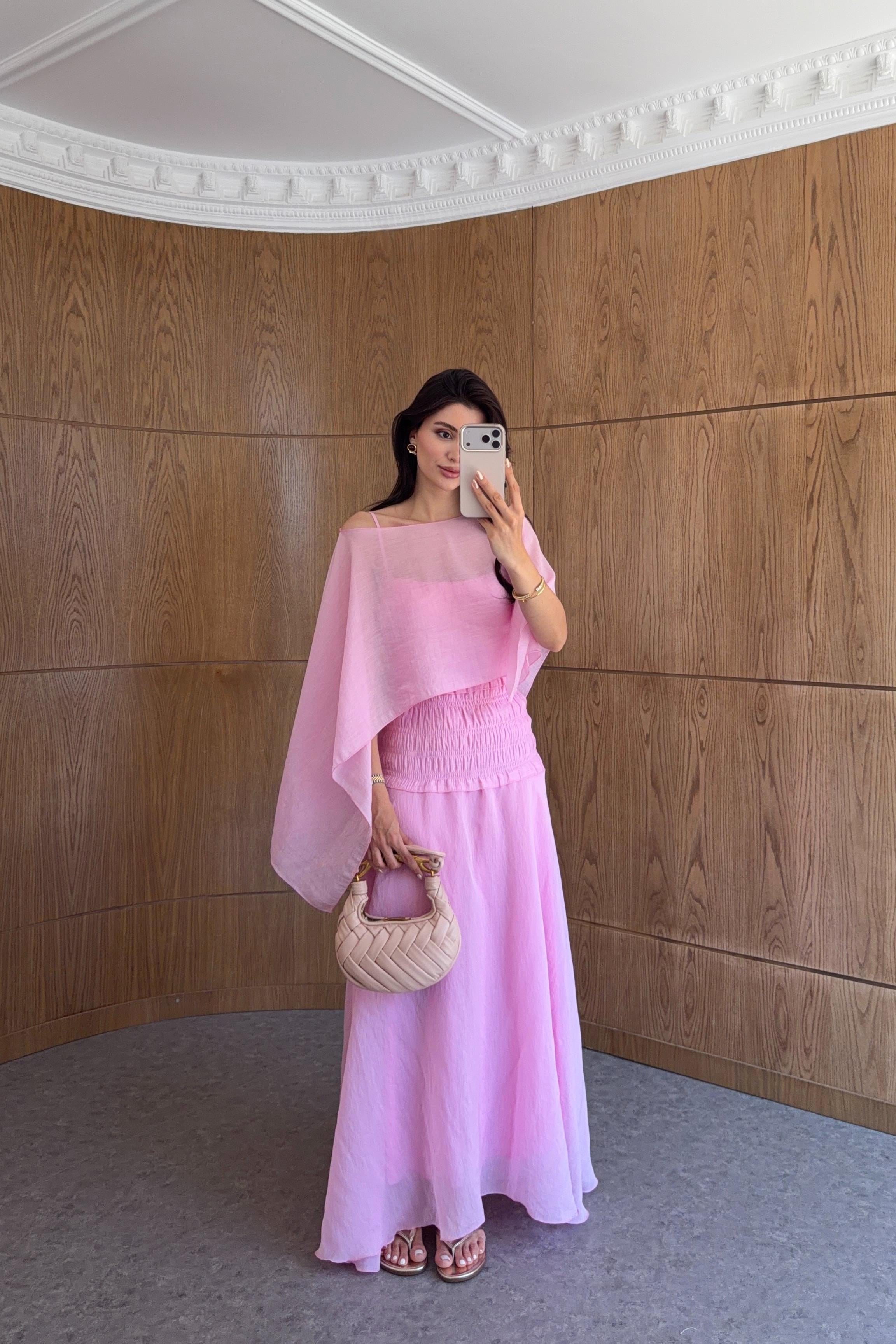 Pelerinli Pembe Takım