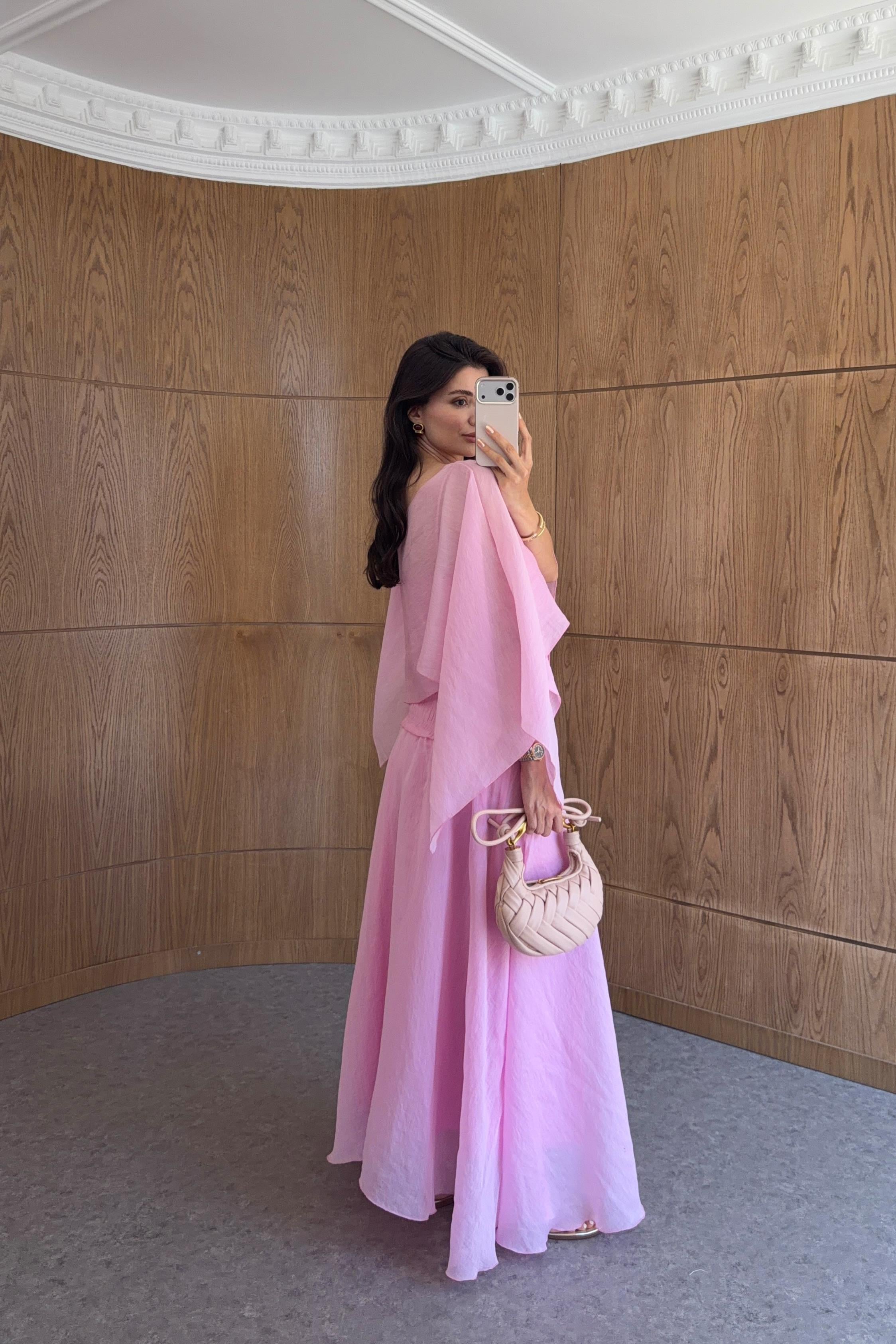 Pelerinli Pembe Takım