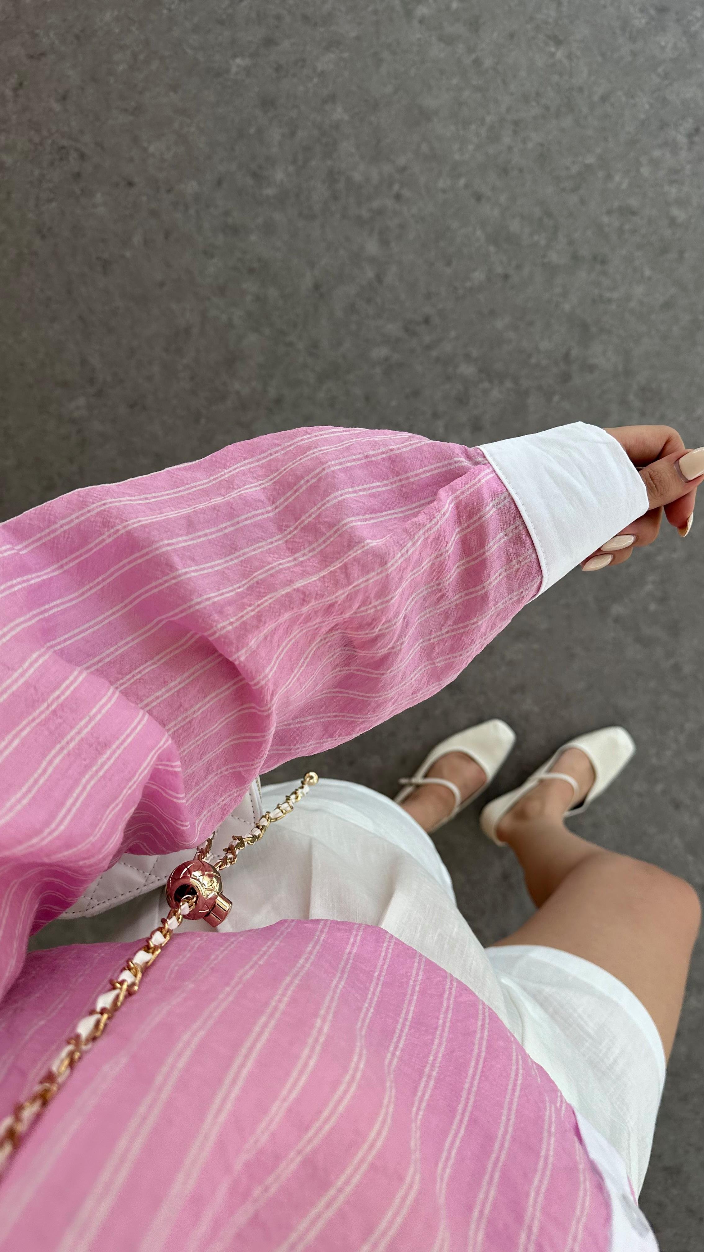 Pembe Çizgili Gömlek