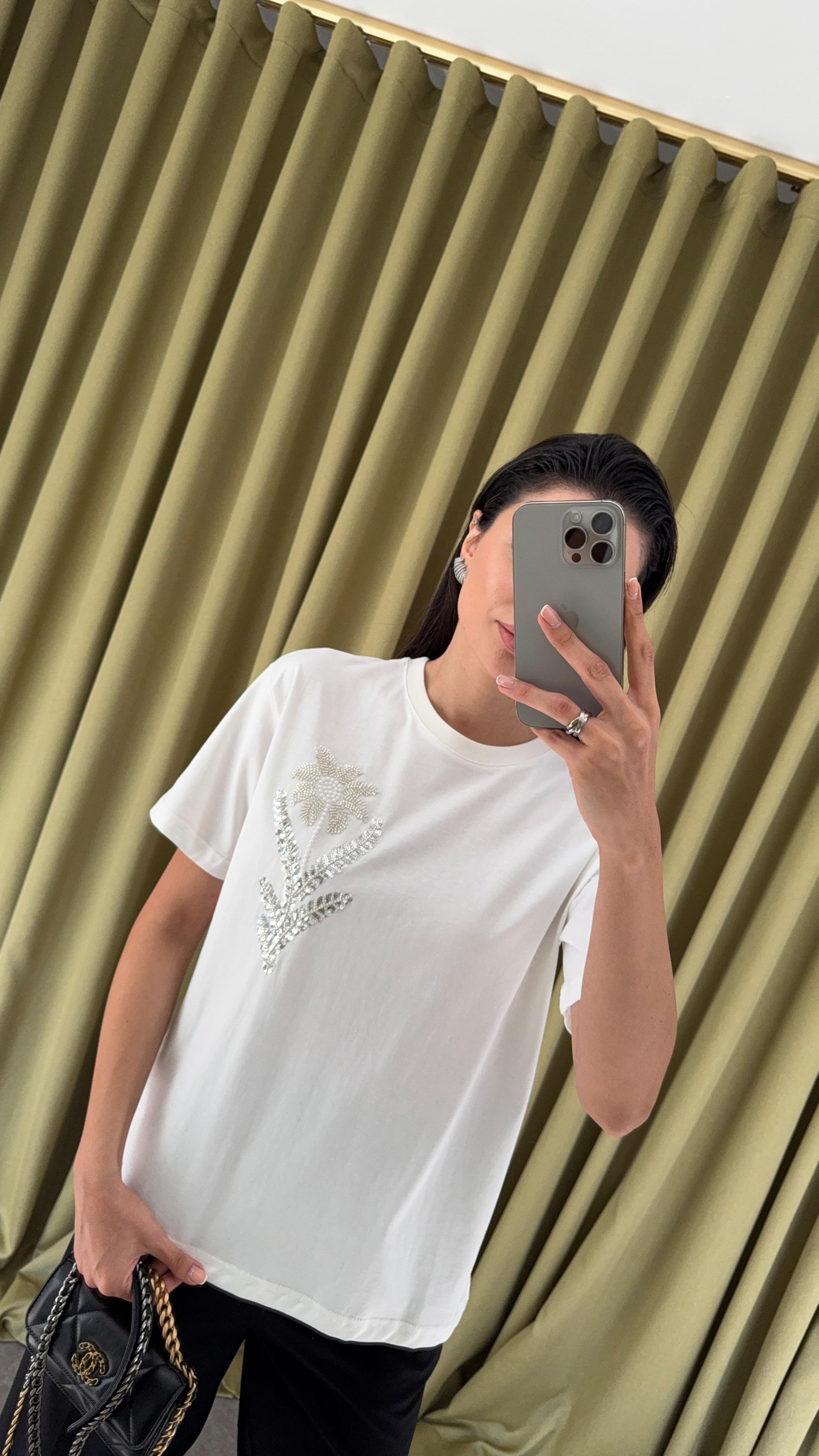 Pullu Boncuklu Beyaz Tshirt